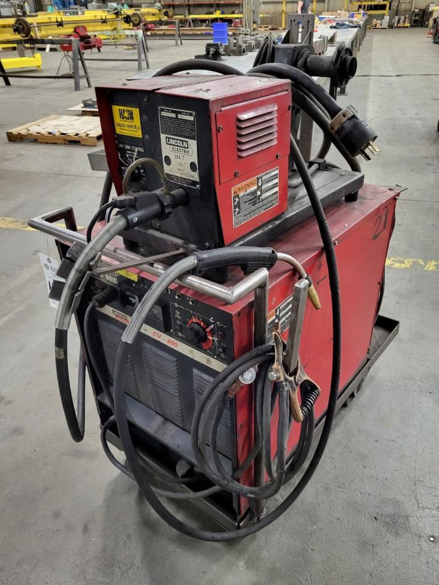 LINCOLN ELECTRIC CV-400 MIG WELDER WITH LN-7 WIRE FEEDER - Image 2 of 9