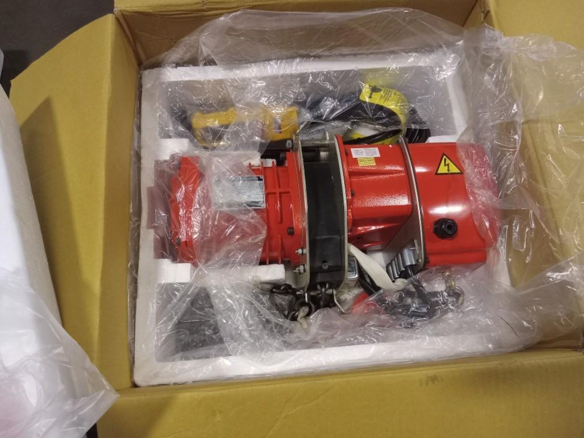 ADVANTAGE A-100 1 DERATED TO A-050, TON 20' LIFT CHAIN HOIST, NEW IN BOX - Image 2 of 4