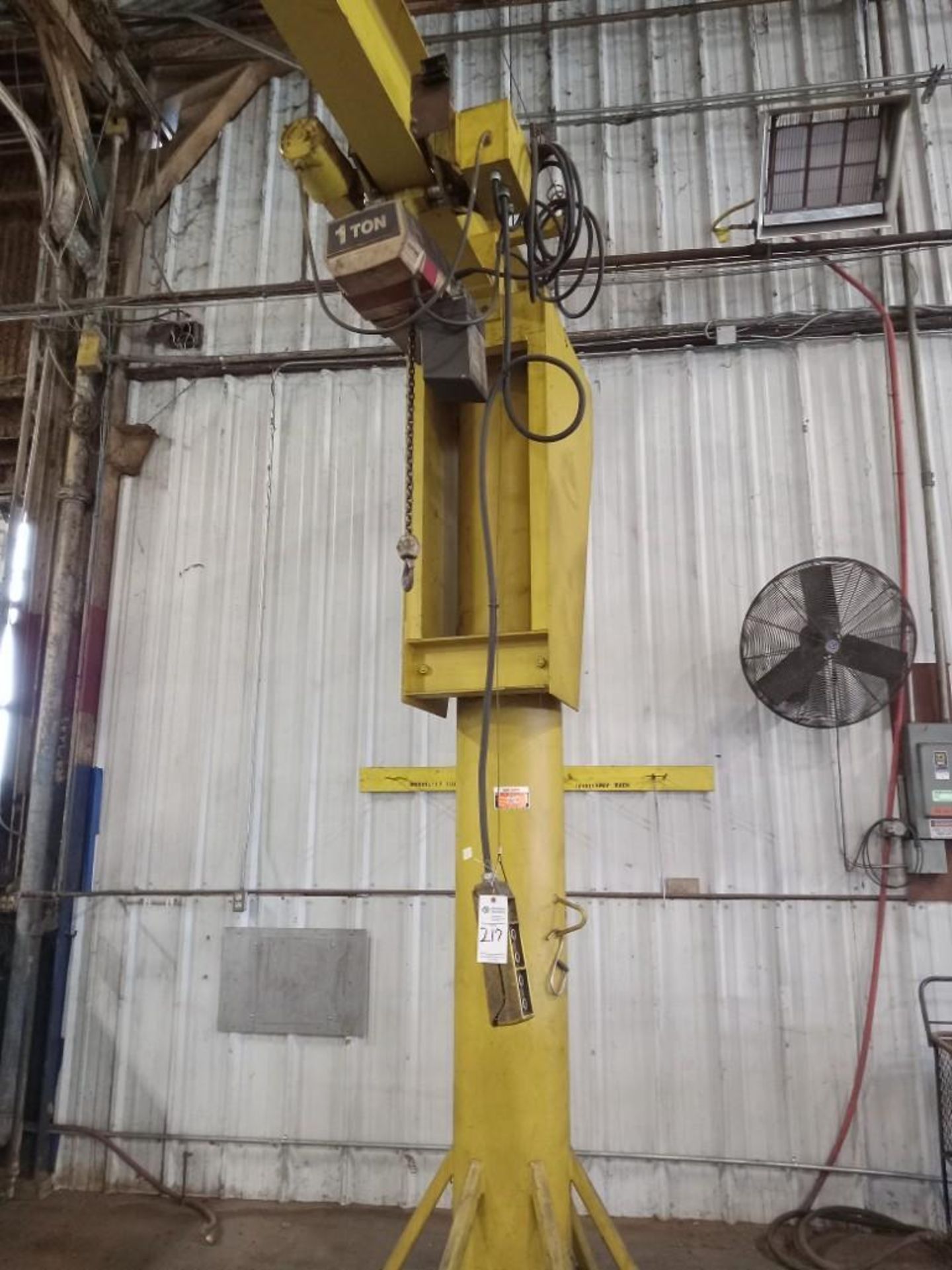 ABELLE HOWE 1 TON CRANE AND ELECTRIC CHAIN HOIST