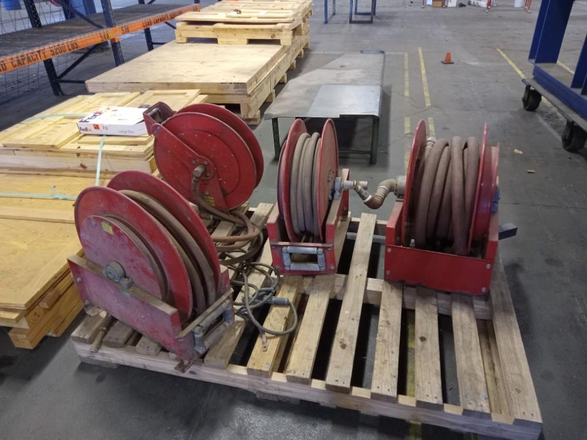 (PALLET) REEL WITH HOSE - QUANTITY: 4 - Image 2 of 4