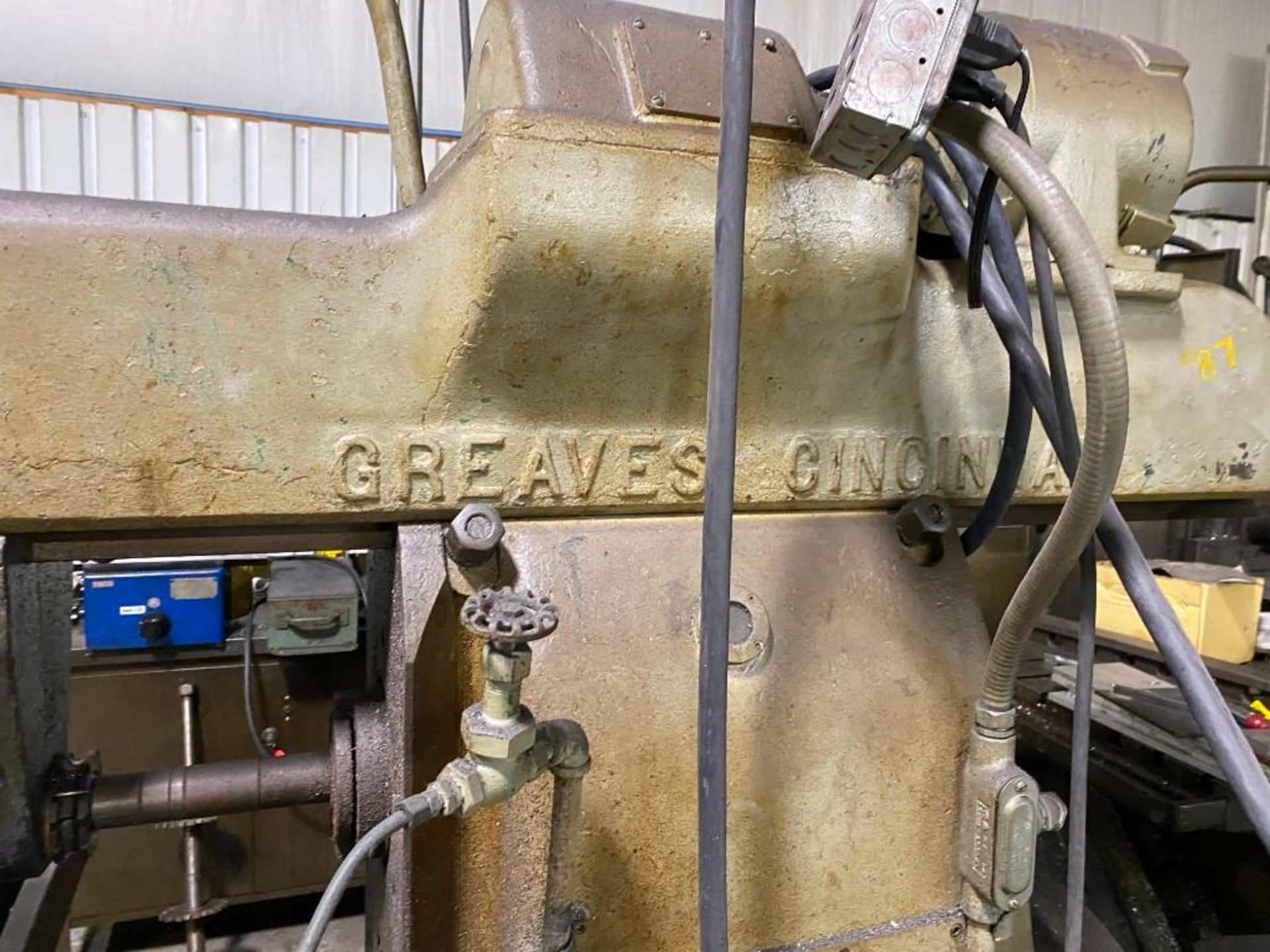 GREAVES HORIZONTAL VERTICAL UNIVERSAL MILL WITH MACHINING VISE - Image 2 of 14