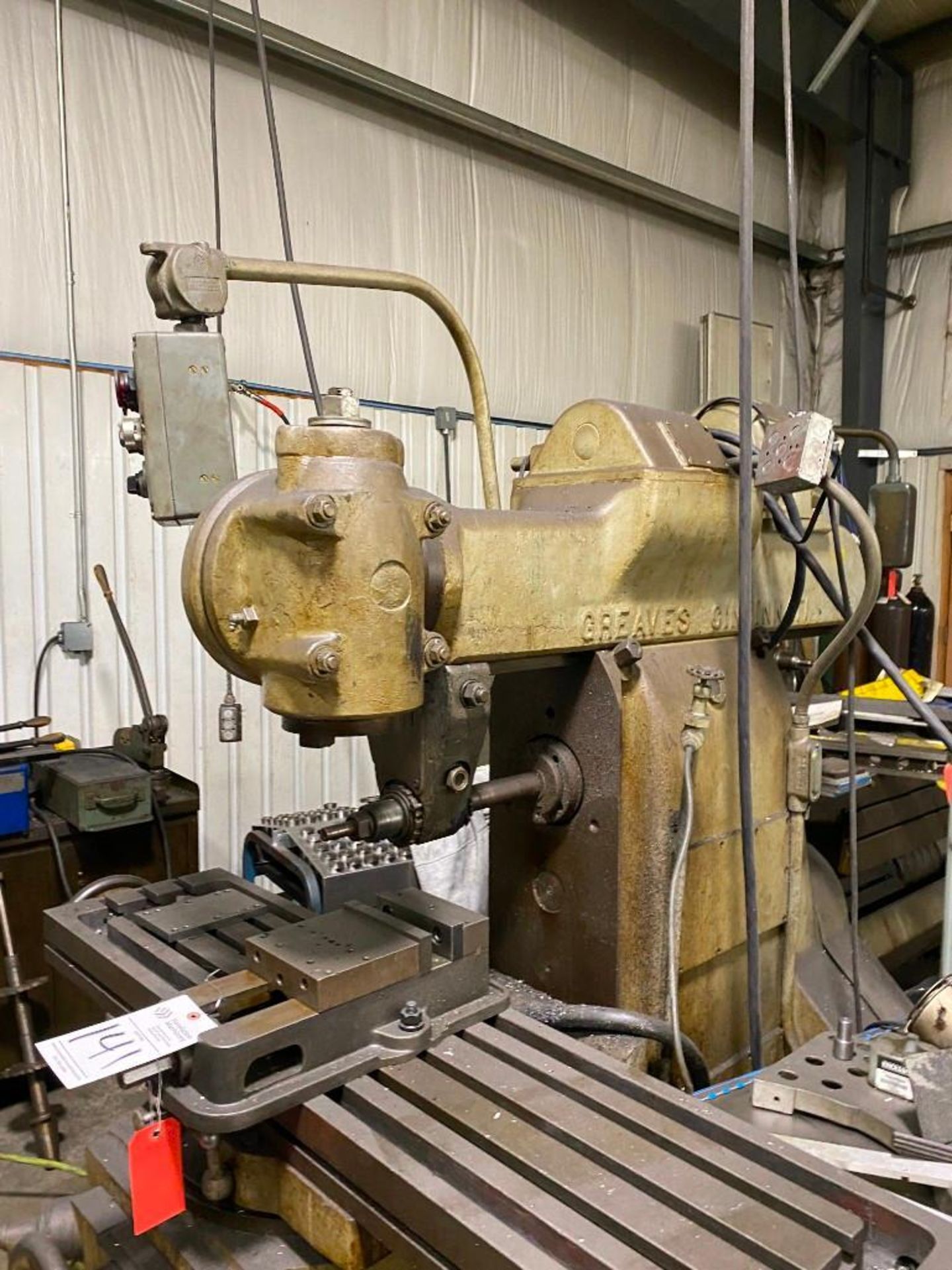 GREAVES HORIZONTAL VERTICAL UNIVERSAL MILL WITH MACHINING VISE