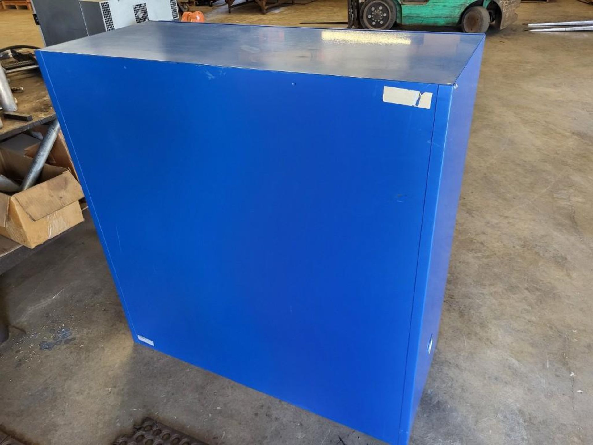 GLOBAL INDUSTRIAL SAFETY STORAGE CABINET FOR FLAMMABLE LIQUIDS - Image 5 of 6