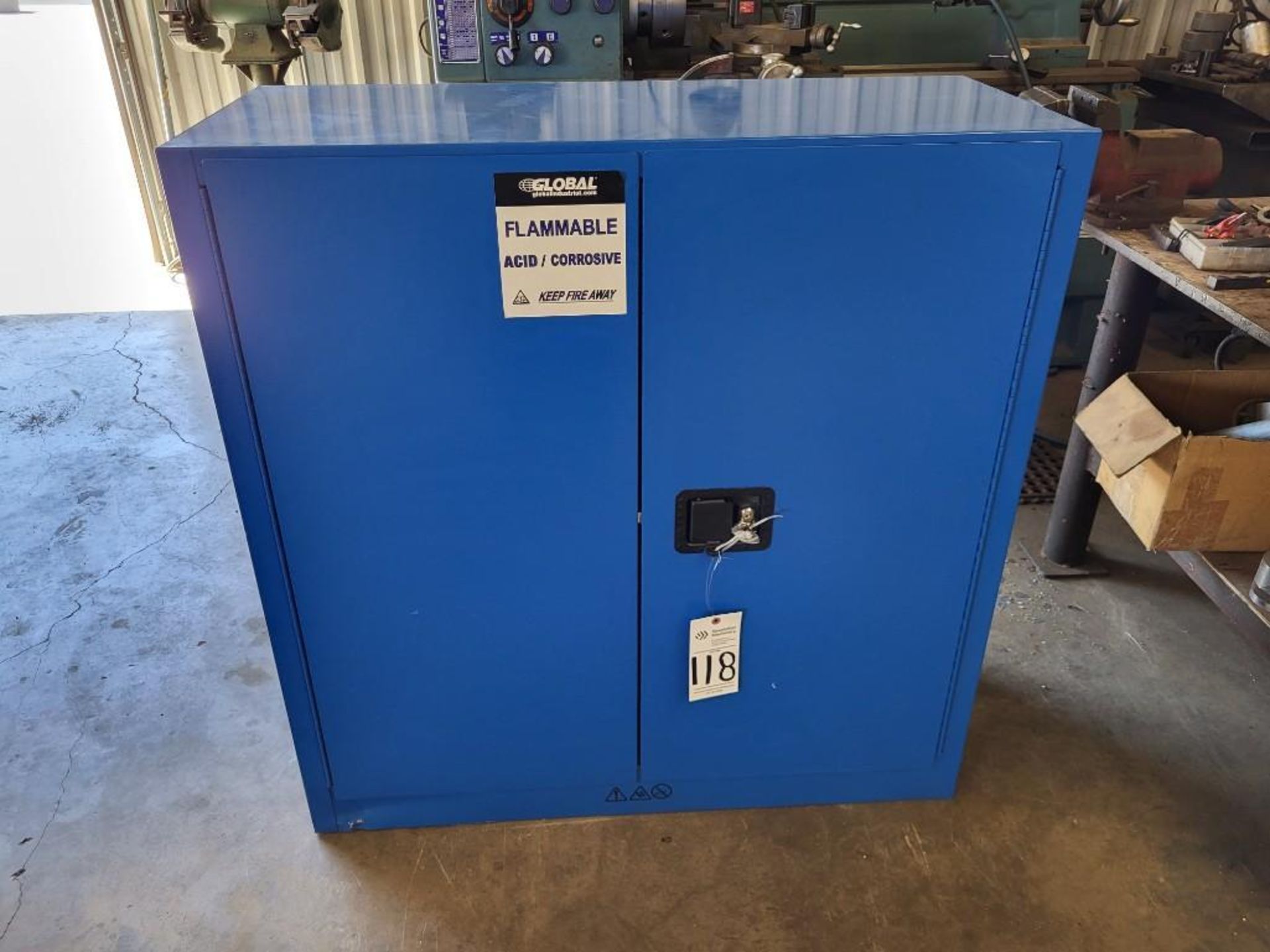 GLOBAL INDUSTRIAL SAFETY STORAGE CABINET FOR FLAMMABLE LIQUIDS