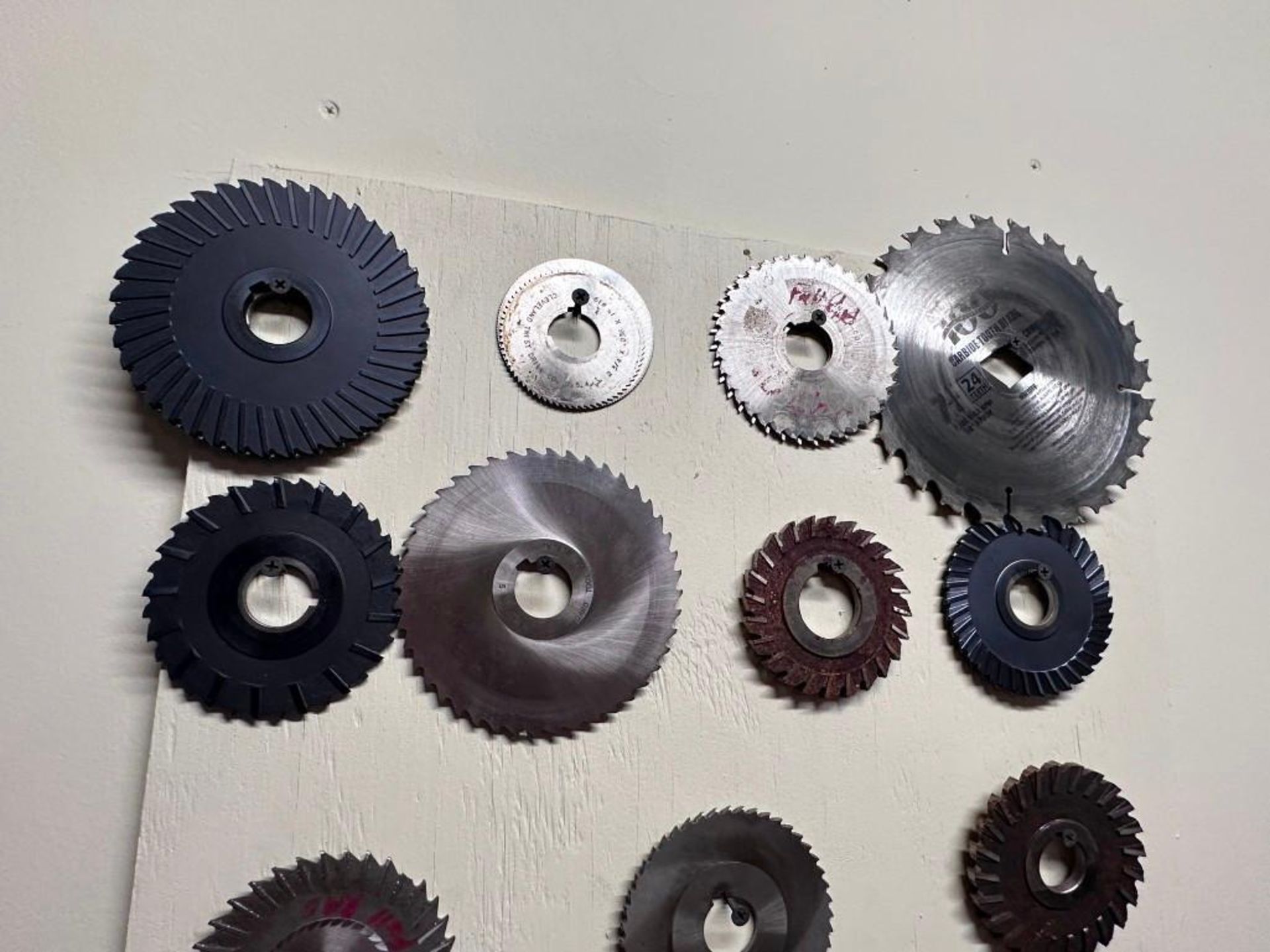 CART WITH CONTENTS, ABRASIVES AND SIDE MILLING CUTTERS Item Location ...