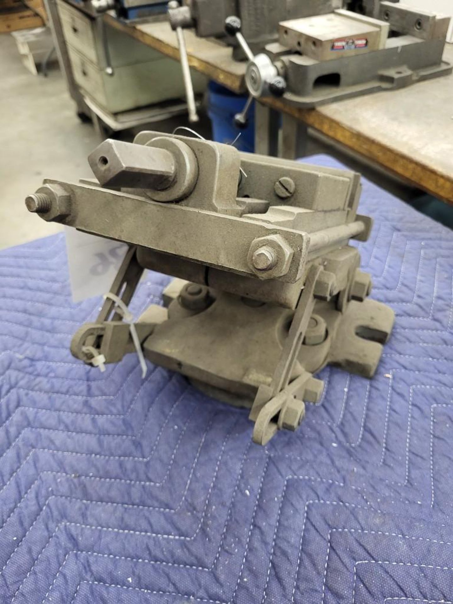 INCLINED MACHINE VISE - Image 3 of 4