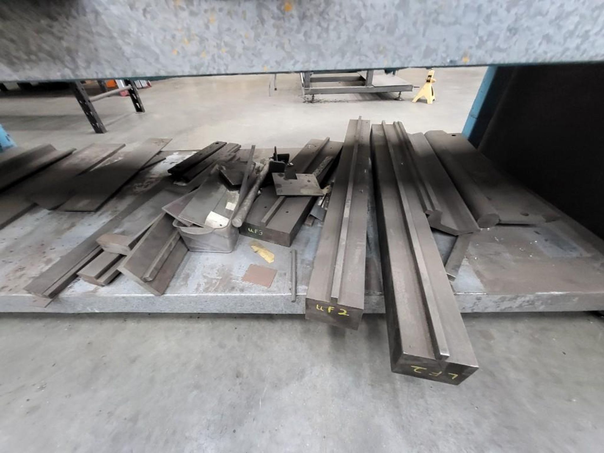 LOT OF PRESS BRAKE TOOLING WITH SHELF - Image 9 of 18