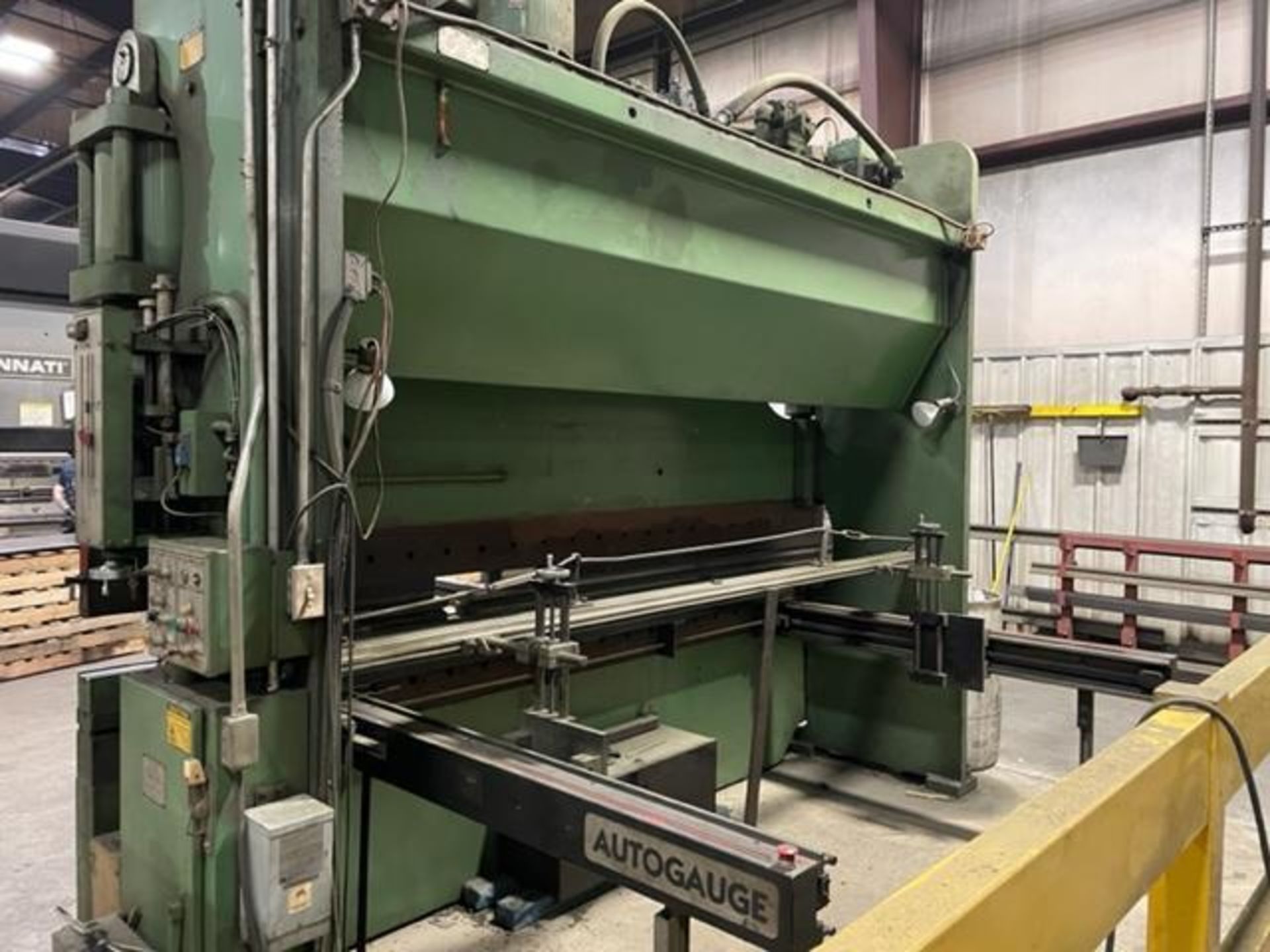 175 TON X 12′ CINCINNATI 175CB X 10 CNC PRESS BRAKE; NEEDS REPAIR - Image 2 of 11