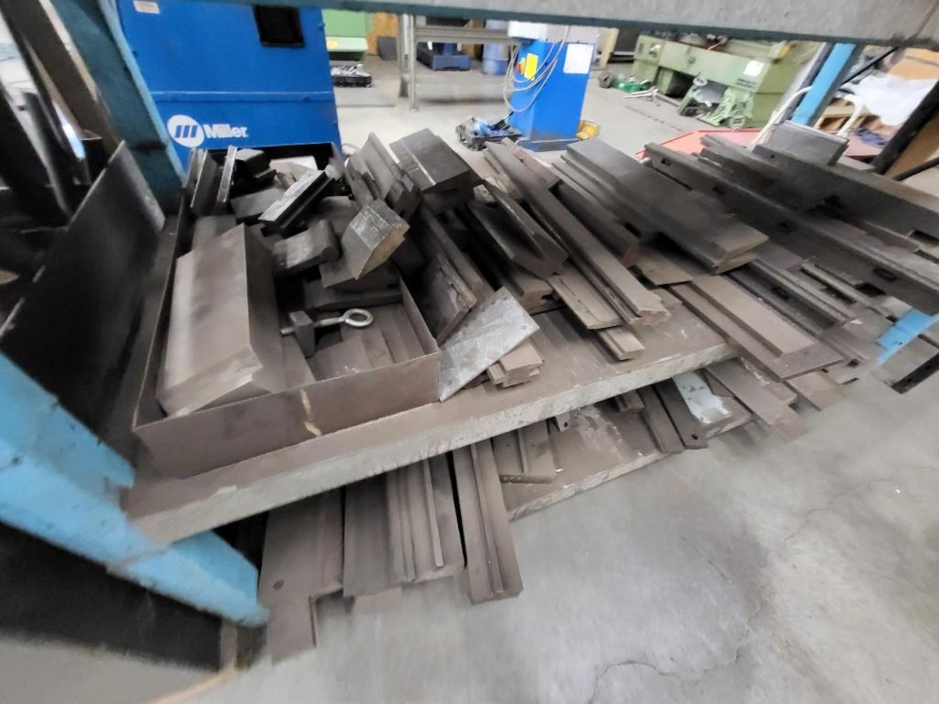 LOT OF PRESS BRAKE TOOLING WITH SHELF - Image 15 of 18