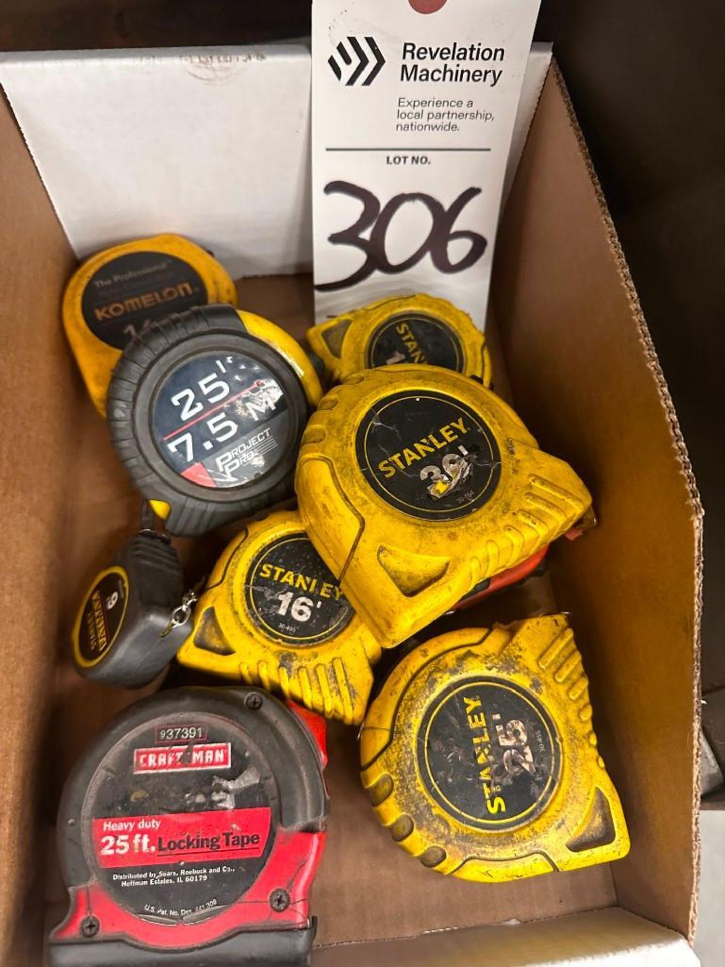 LOT OF MEASURING TAPES