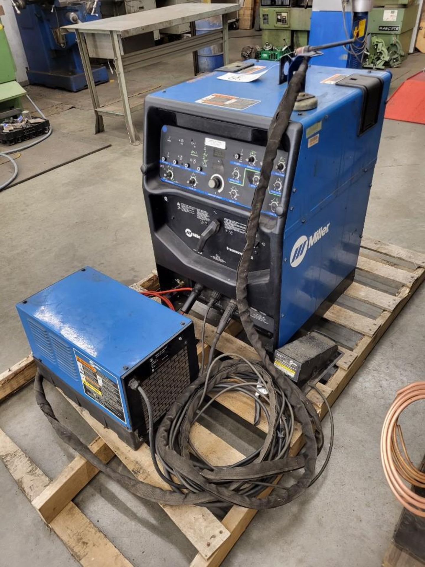 MILLER SYNCROWAVE 350 LX TIG WELDER WITH COOLMATE 3 - Image 4 of 11