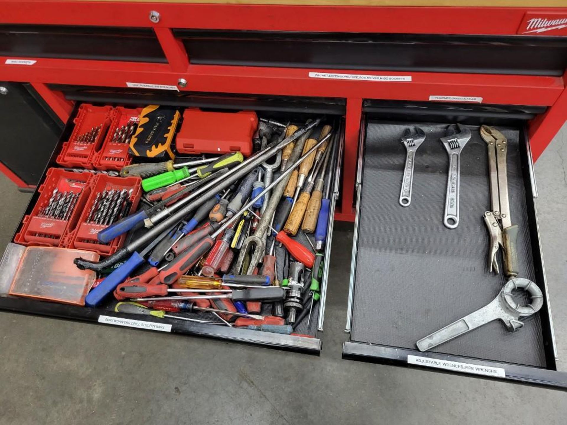 MILWAUKEE 60" MOBILE WORKBENCH LOADED WITH TOOLS - Image 12 of 18