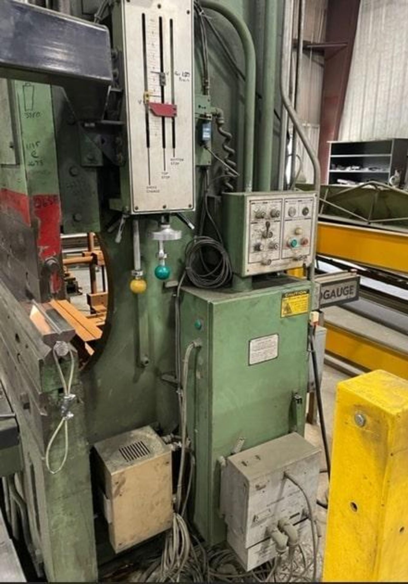 175 TON X 12′ CINCINNATI 175CB X 10 CNC PRESS BRAKE; NEEDS REPAIR - Image 10 of 11