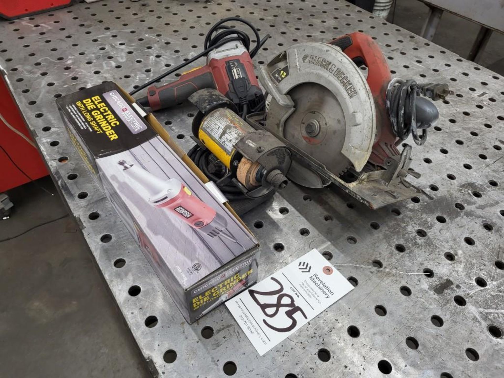 LOT OF CHICAGO ELECTRIC DIE GRINDER, BLACK AND DECKER GRINDER, CHICAGO 1/2" IMPACT WRENCH - Image 2 of 7