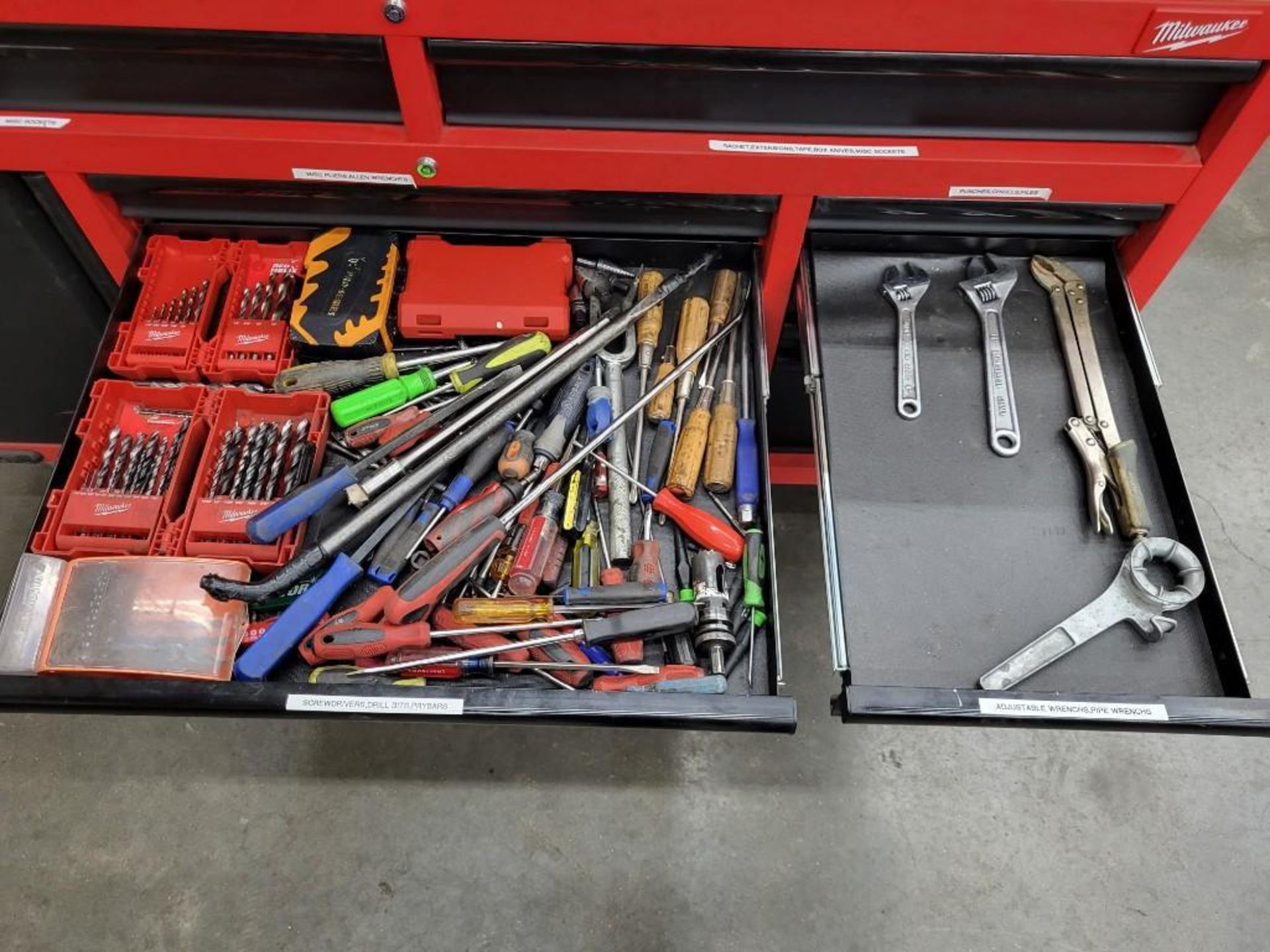 MILWAUKEE 60" MOBILE WORKBENCH LOADED WITH TOOLS - Image 13 of 18