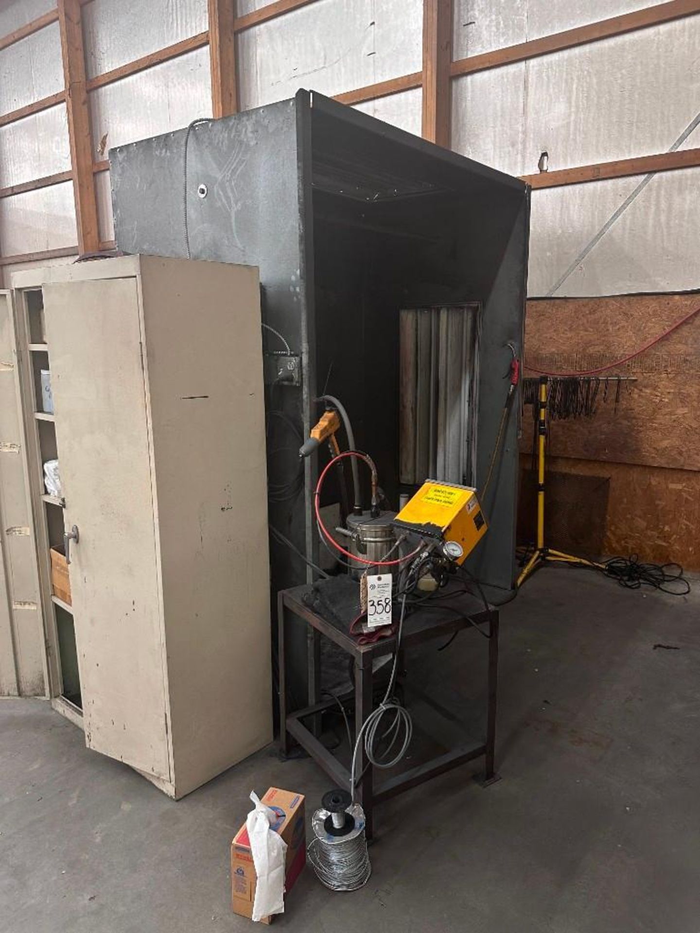 COMPLETE POWDER COATING SETUP, BOOTH OVEN, VACUUM, SPRAYER, POWDERS AND ACCESSORIES