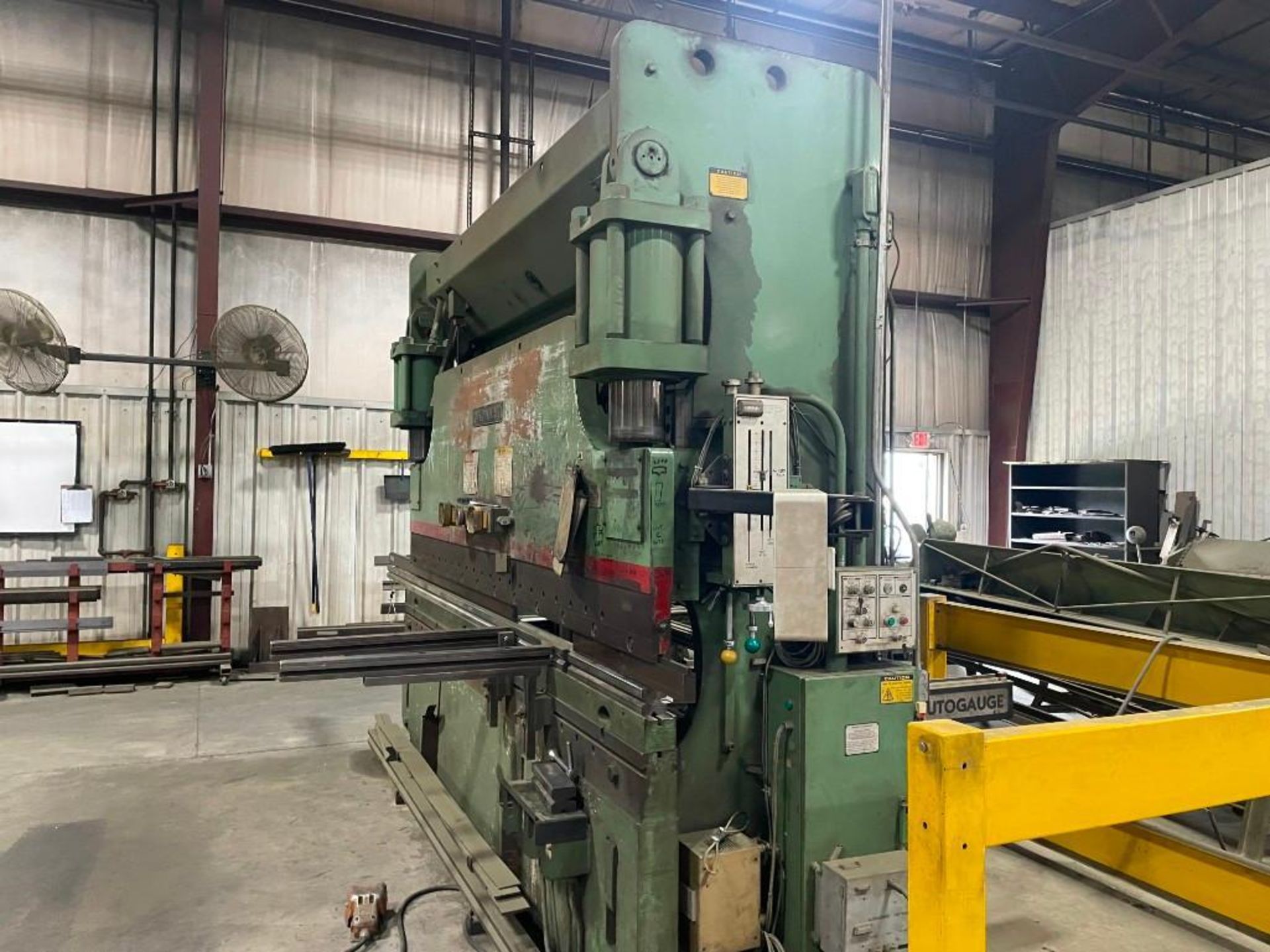 175 TON X 12′ CINCINNATI 175CB X 10 CNC PRESS BRAKE; NEEDS REPAIR - Image 5 of 11