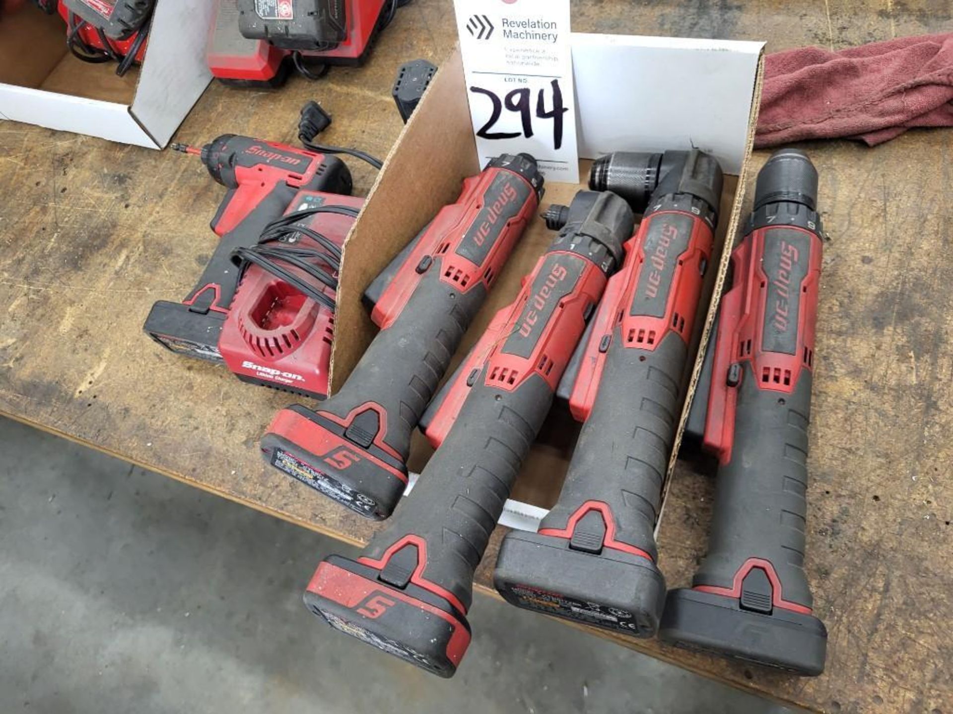 LOT OF SNAP-ON CORDLESS DRILLS AND DRIVERS. WITH CHARGER AND BATTERIES - Image 2 of 6