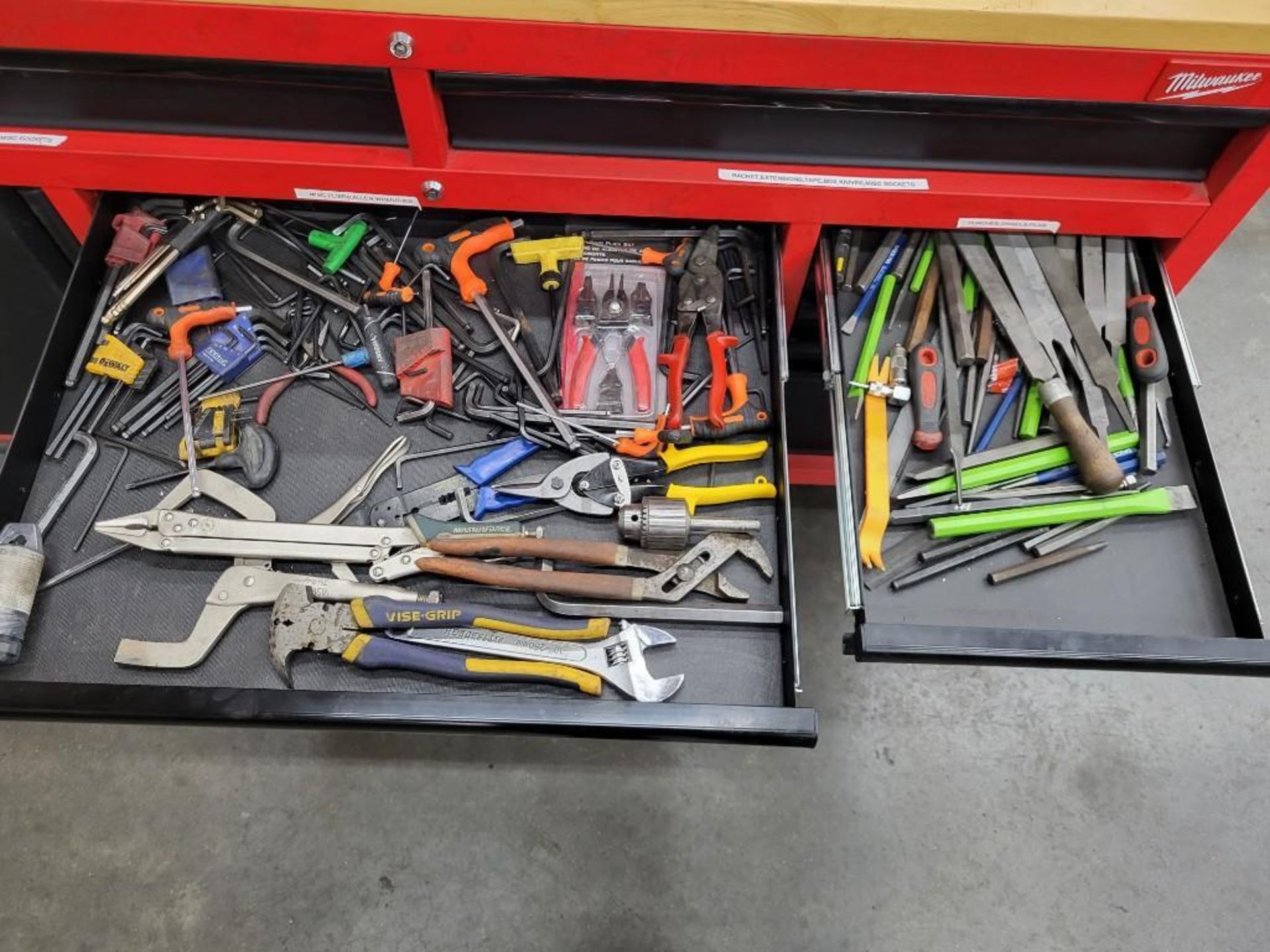 MILWAUKEE 60" MOBILE WORKBENCH LOADED WITH TOOLS - Image 10 of 18