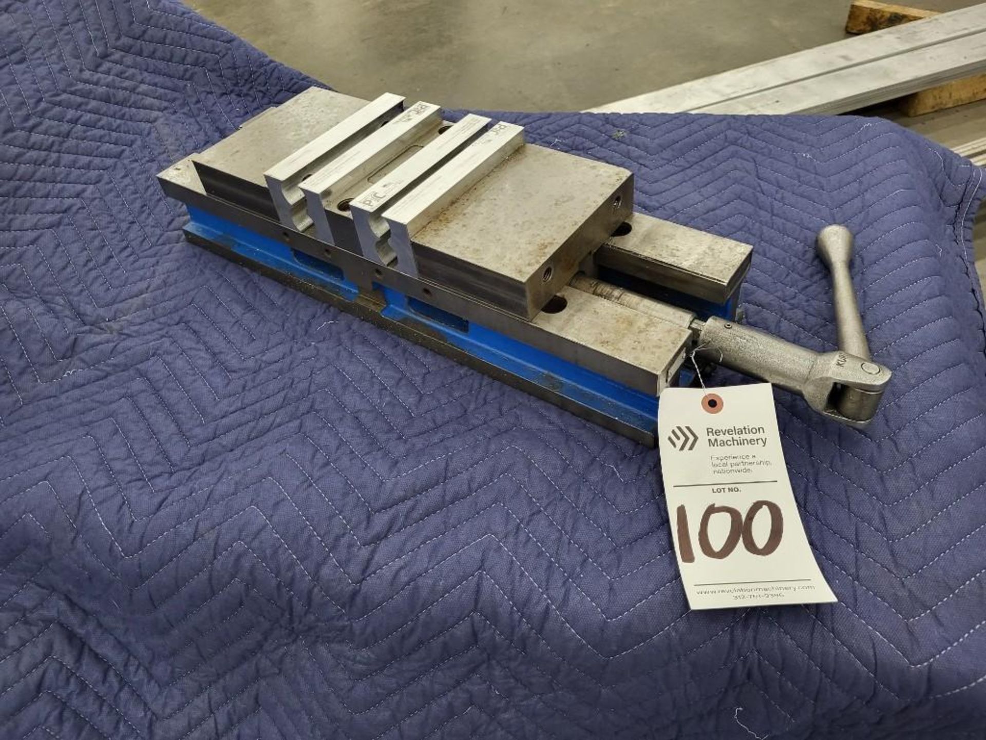 KURT DOUBLE STATION 6" MACHINE VISE