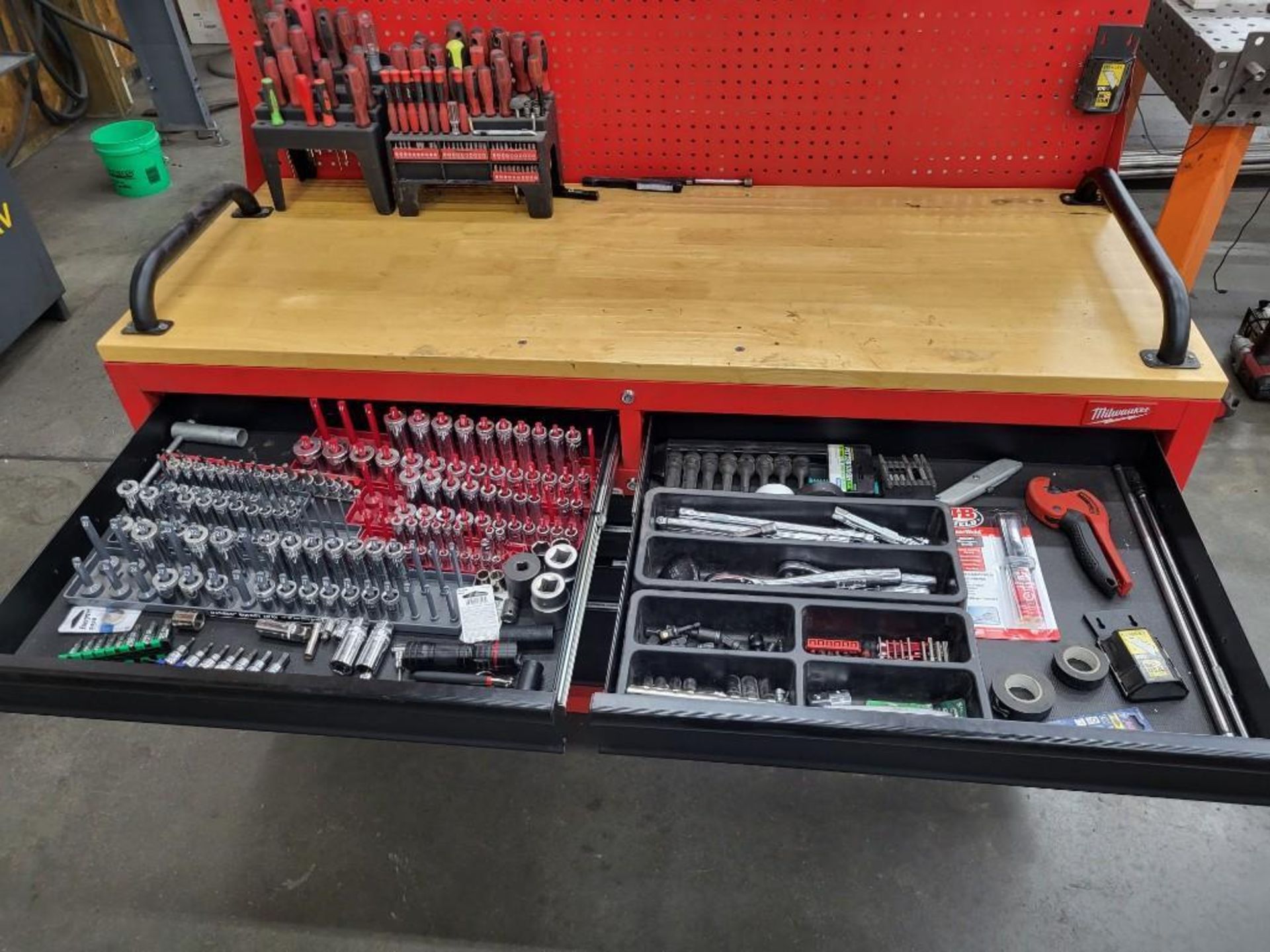 MILWAUKEE 60" MOBILE WORKBENCH LOADED WITH TOOLS - Image 7 of 18