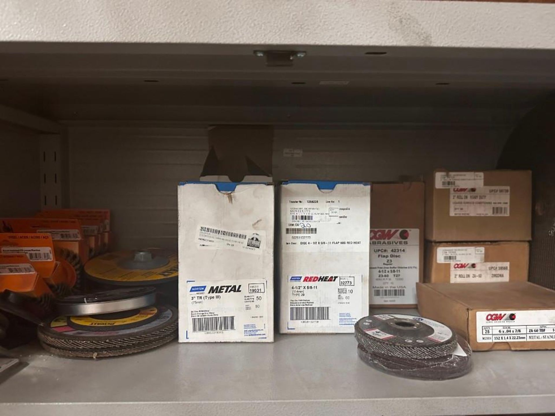 ULTRA HD CABINET FULL OF ABRASIVES - Image 3 of 6