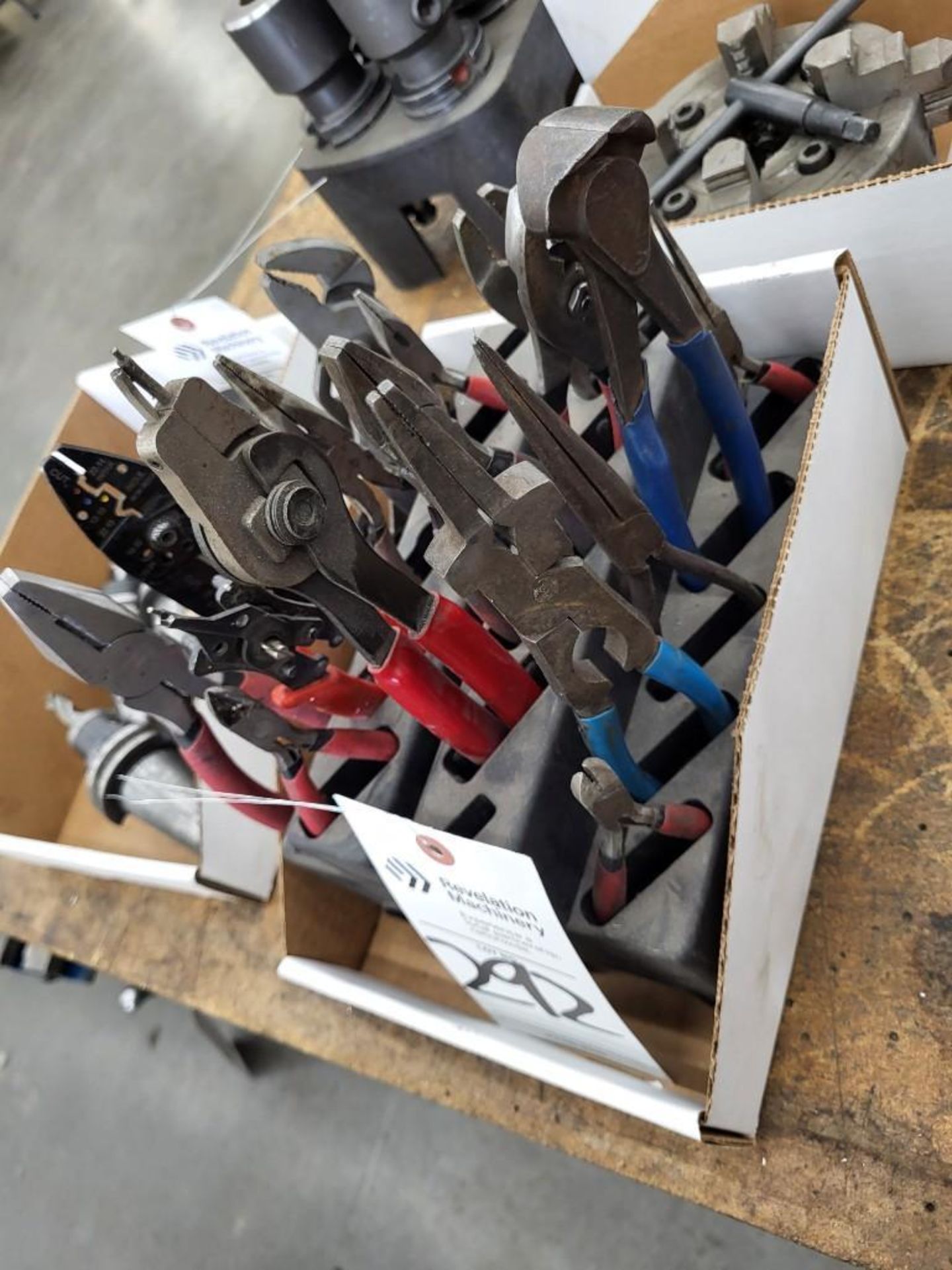 LOT OF TOOLS - PLIERS - Image 2 of 4