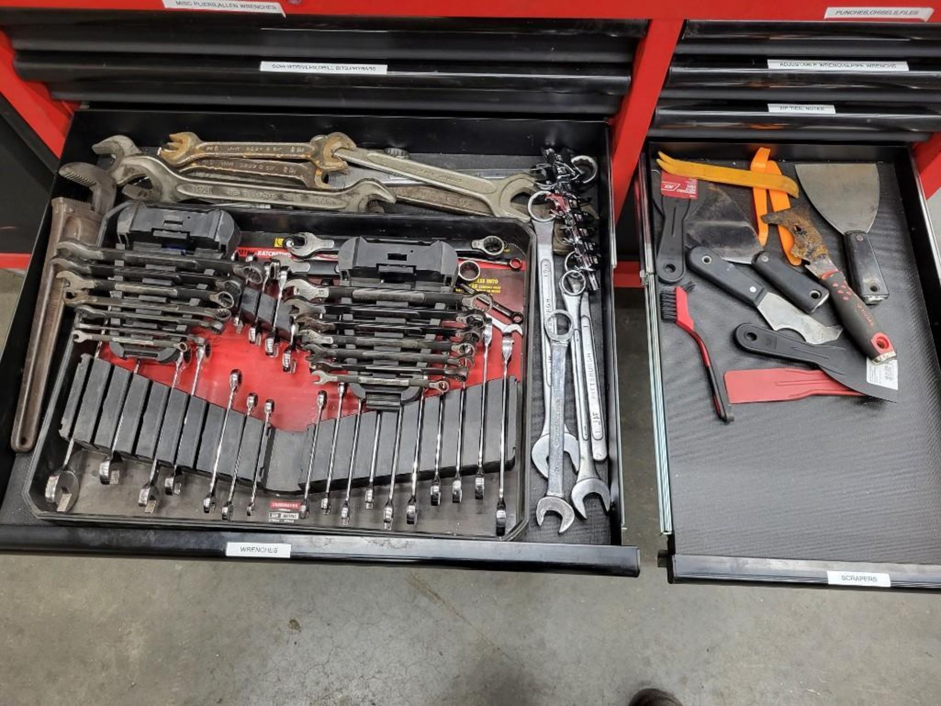 MILWAUKEE 60" MOBILE WORKBENCH LOADED WITH TOOLS - Image 14 of 18