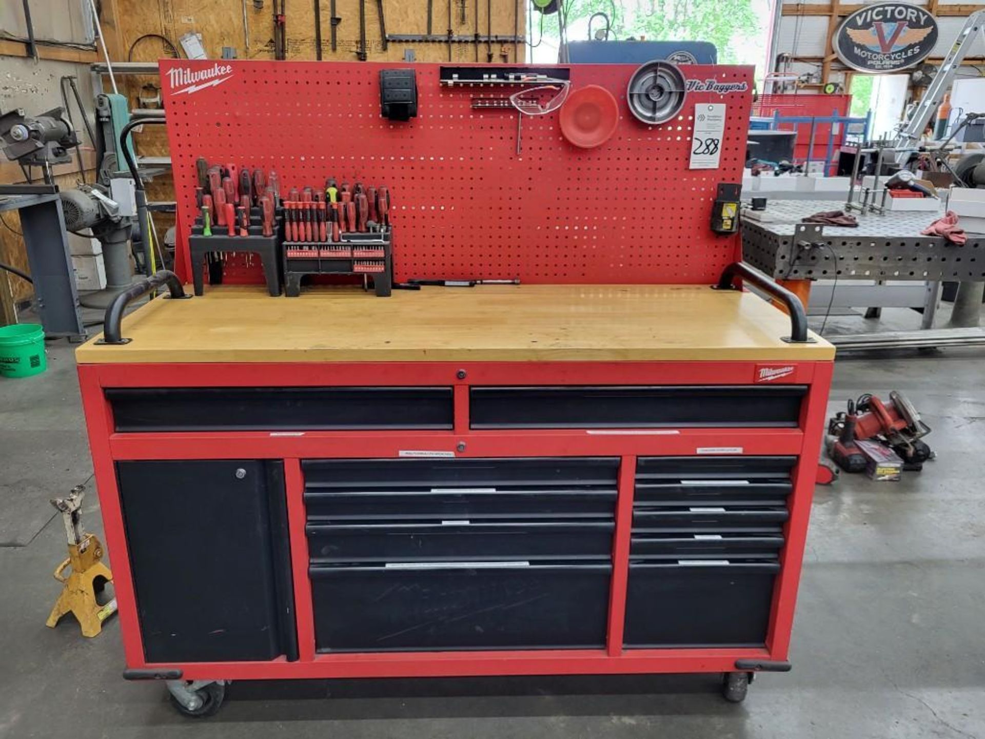 MILWAUKEE 60" MOBILE WORKBENCH LOADED WITH TOOLS - Image 3 of 18