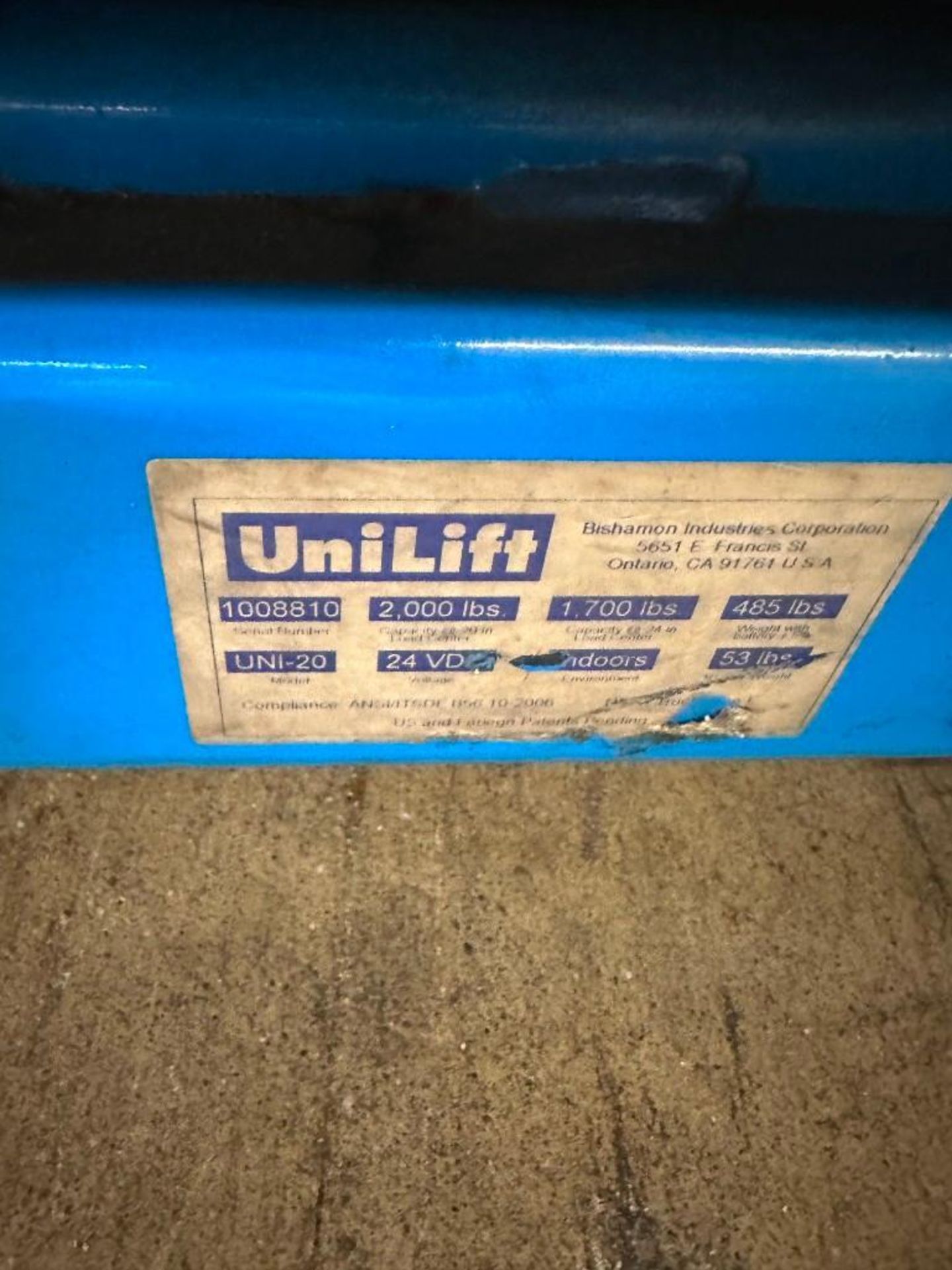 2000 LB. UNLIFT UNI20 BATTERY OPERATED FORK TRUCK - Image 4 of 4