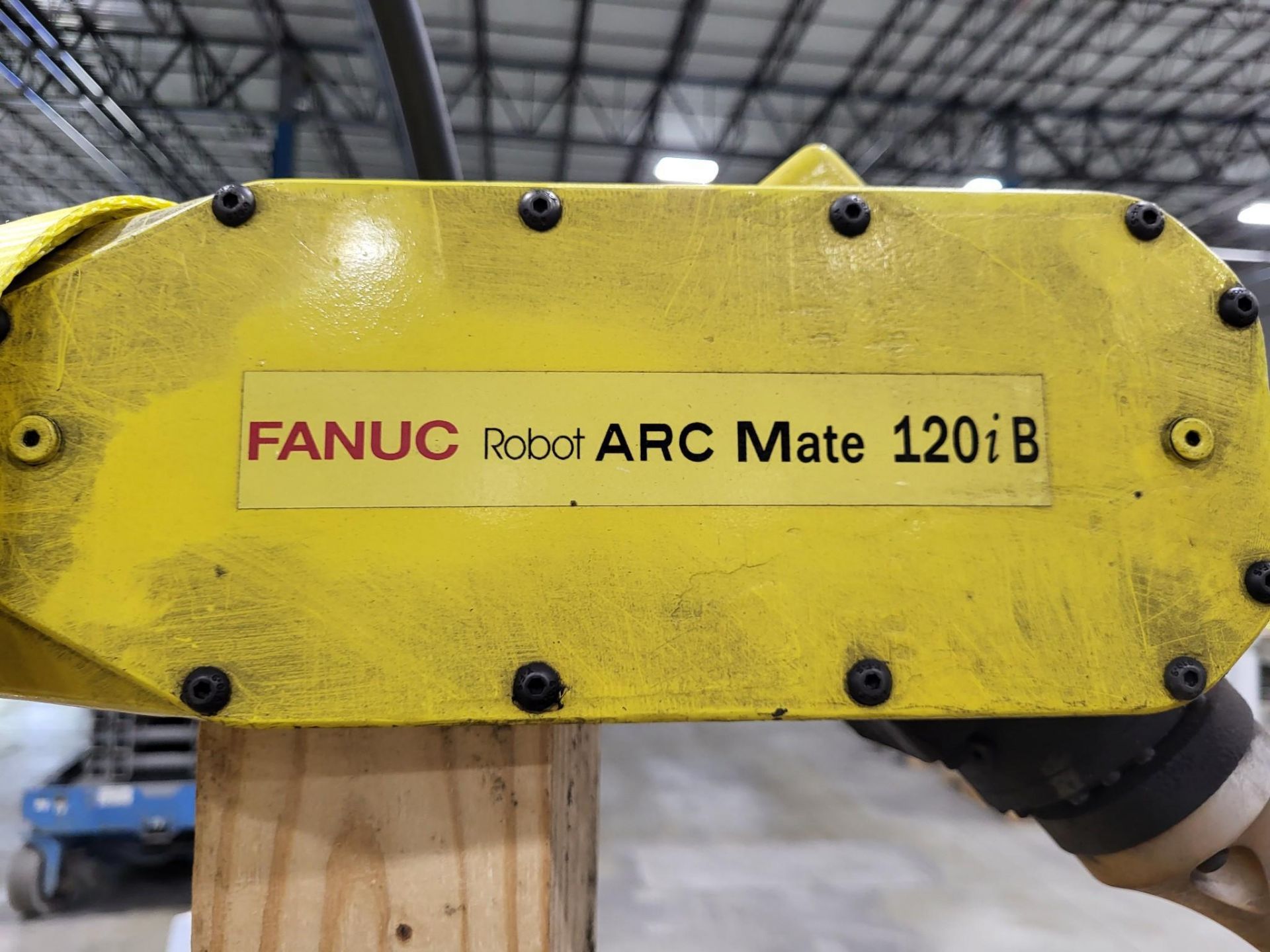 FANUC LINCOLN ELECTRIC ROBOTIC WELDING CELL WITH ARC MATE 120IB AND POWERWAVE 455M - Image 13 of 18