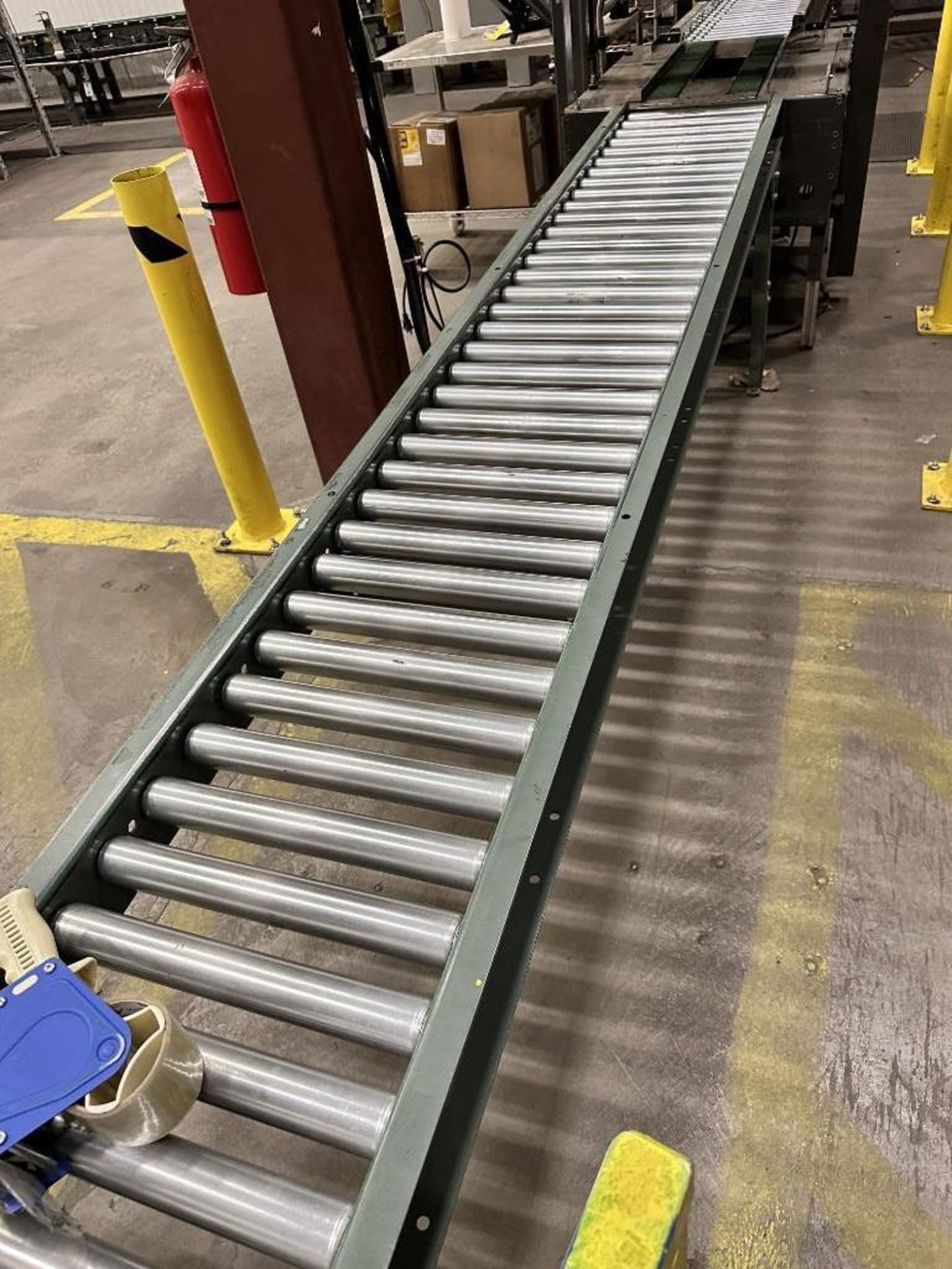 HYTROL POWER CONVEYOR SYSTEM 57 FOOT LONG DRIVEN. WITH BOX SHIFTER - Image 7 of 10