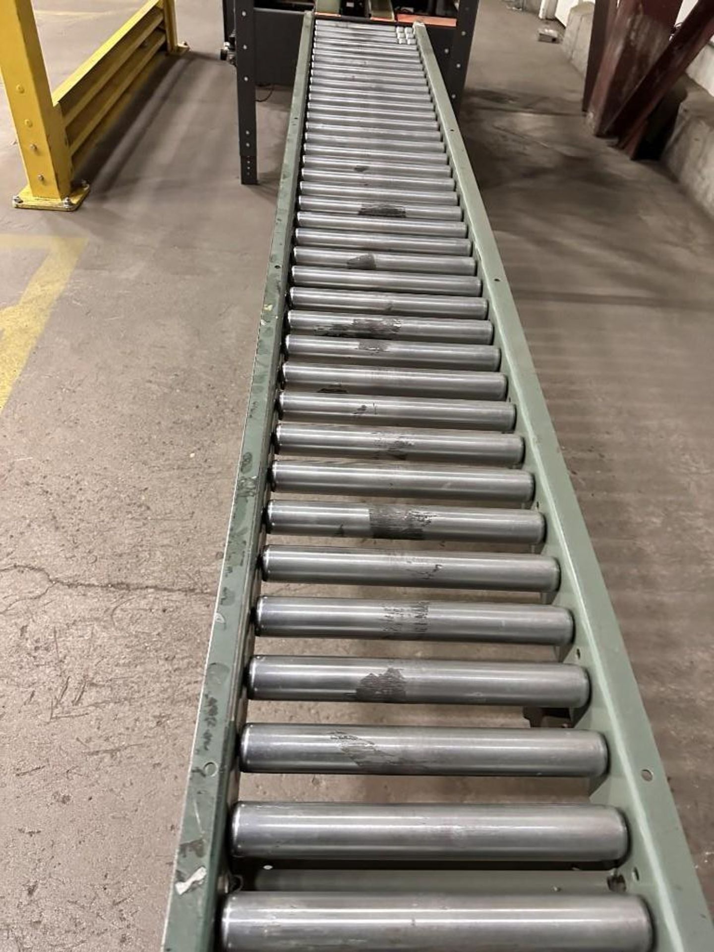 HYTROL POWER CONVEYOR SYSTEM 57 FOOT LONG DRIVEN. WITH BOX SHIFTER - Image 3 of 10