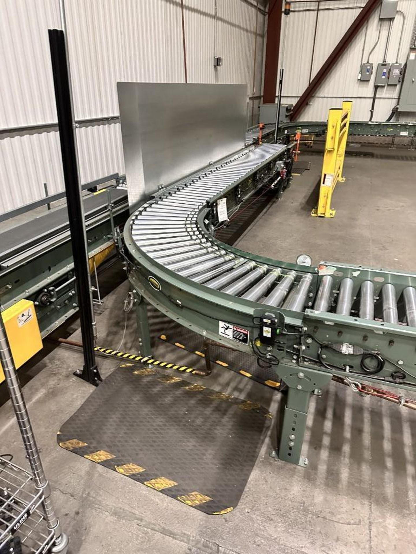 HYTROL POWER CONVEYOR SYSTEM 57 FOOT LONG DRIVEN. WITH BOX SHIFTER - Image 2 of 10
