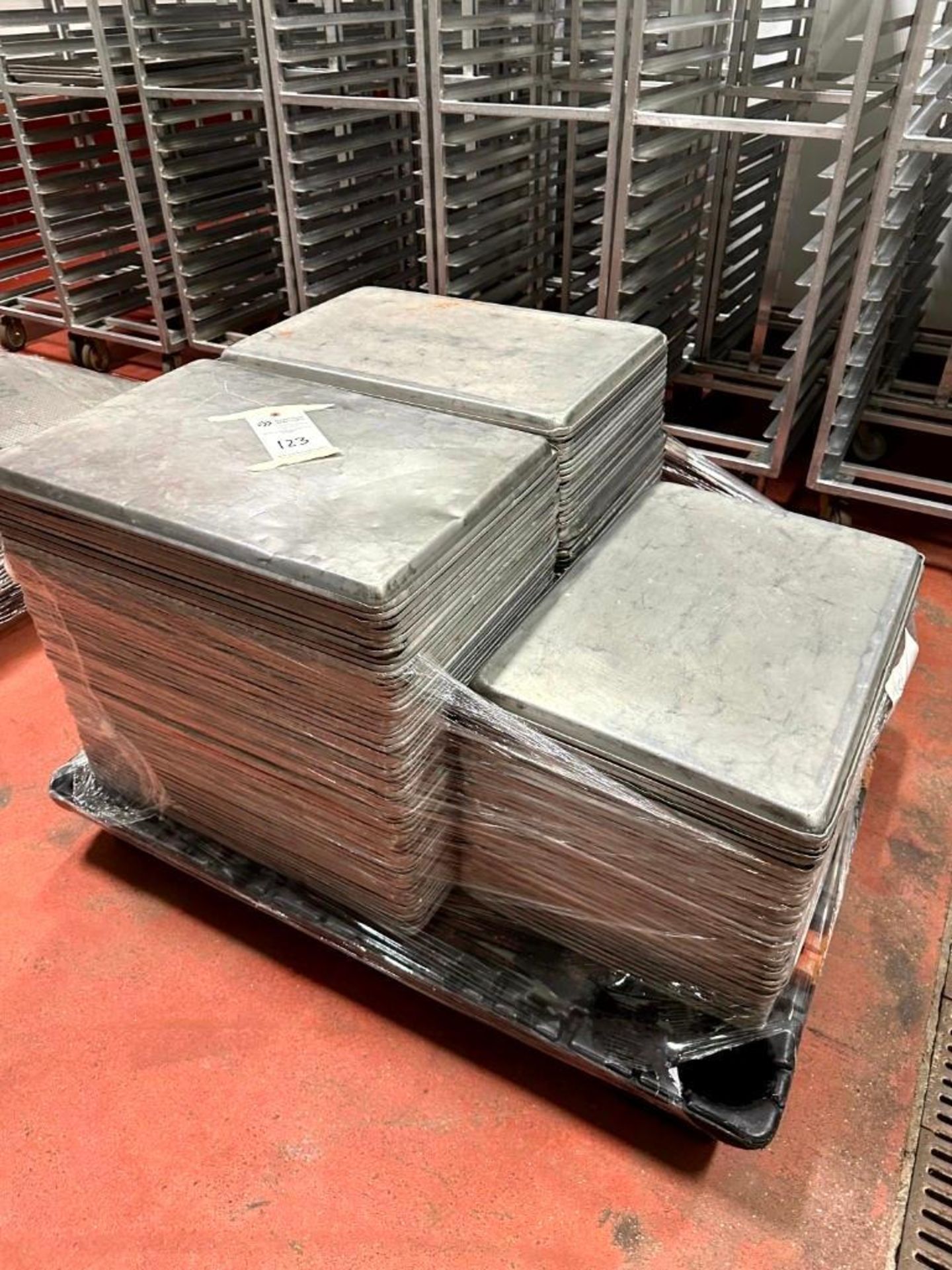 STAINLESS STEEL TRAYS - Image 2 of 3