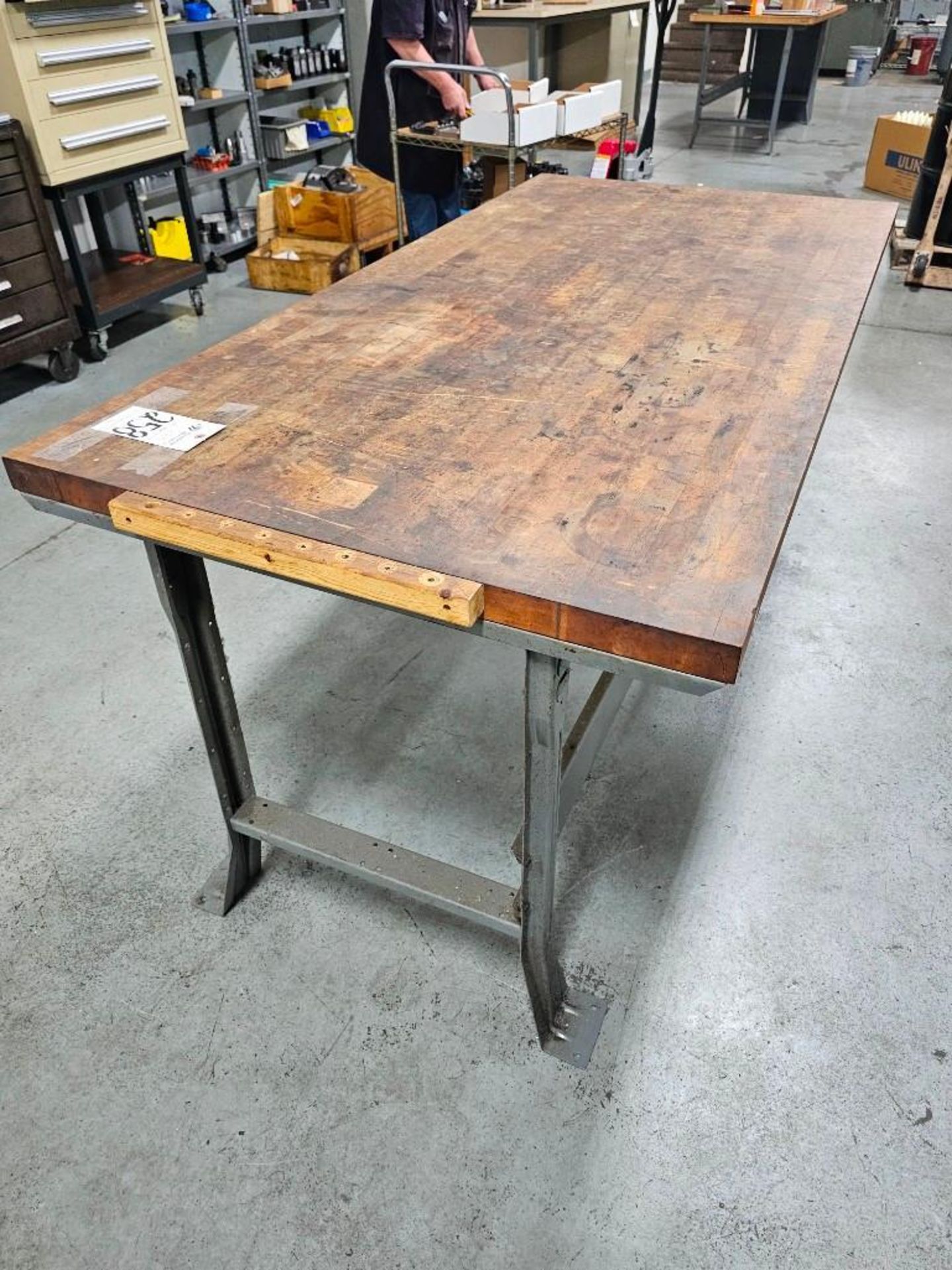 WOOD TABLE WORKBENCH WITH METAL LEGS - Image 4 of 4