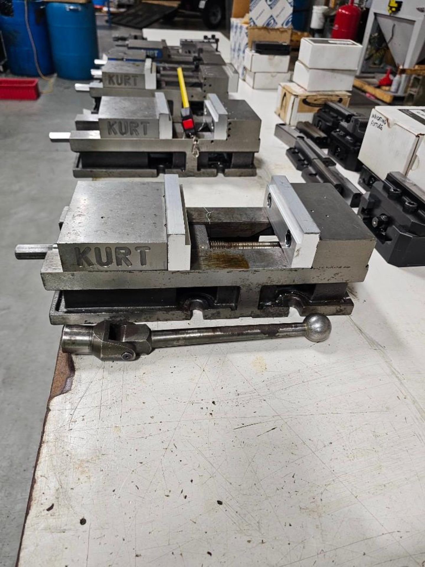 KURT 6" MACHINE VISE 3600V - Image 3 of 6