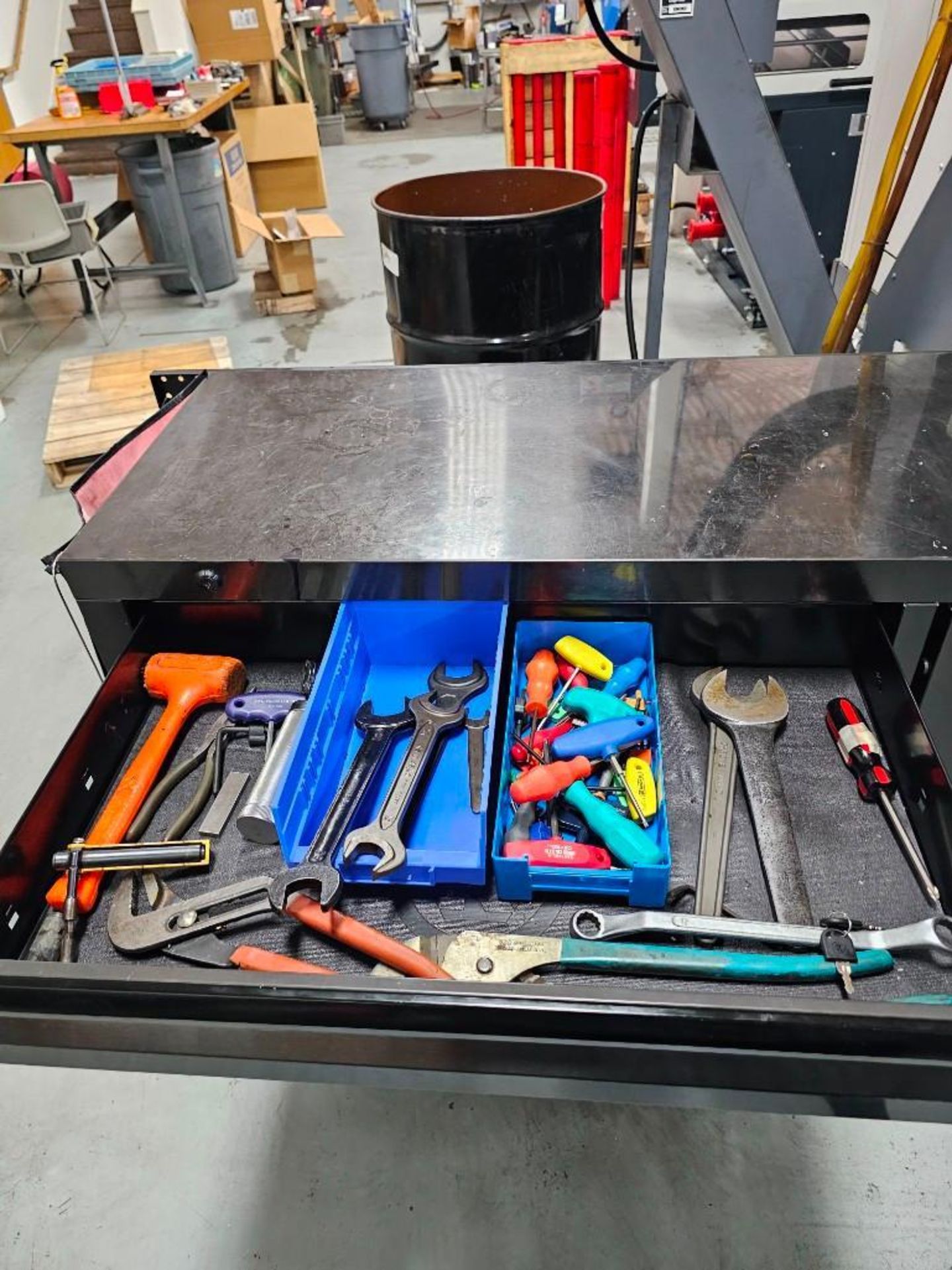 KOBALT TOOL CHEST WITH CONTENTS - Image 6 of 17