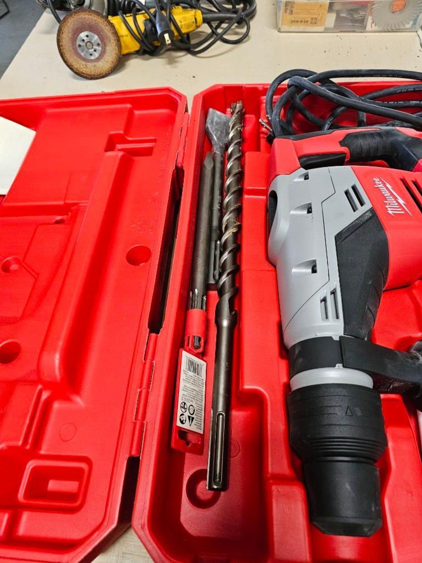 MILWAUKEE 1-9/16" ROTARY HAMMER DRILL - Image 3 of 6