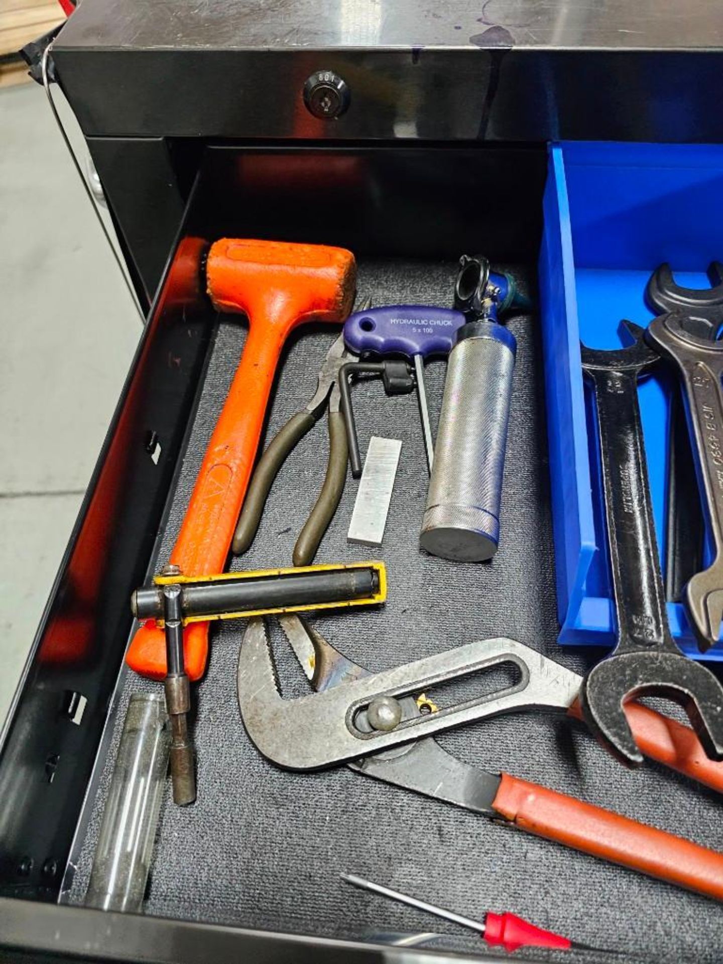 KOBALT TOOL CHEST WITH CONTENTS - Image 9 of 17