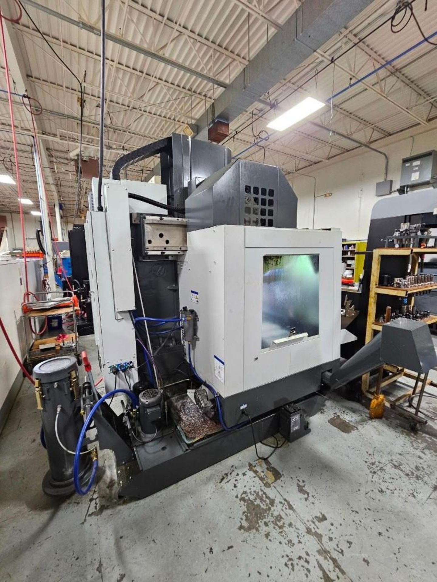 HAAS VF-2SSYT 4-AXIS VERTICAL MACHINING CENTER; 2018 - Image 2 of 10