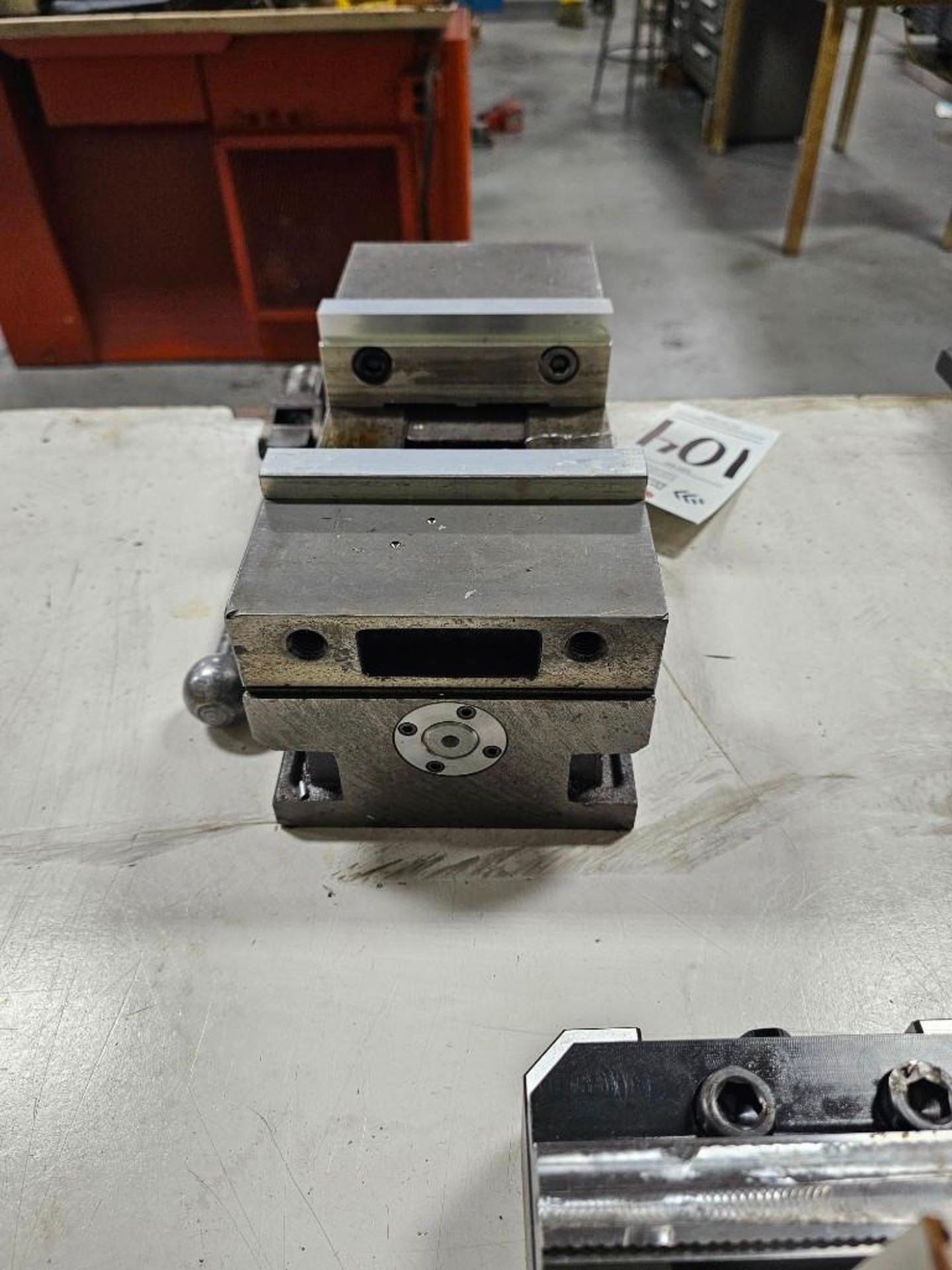 KURT 6" MACHINE VISE 3600V - Image 4 of 6