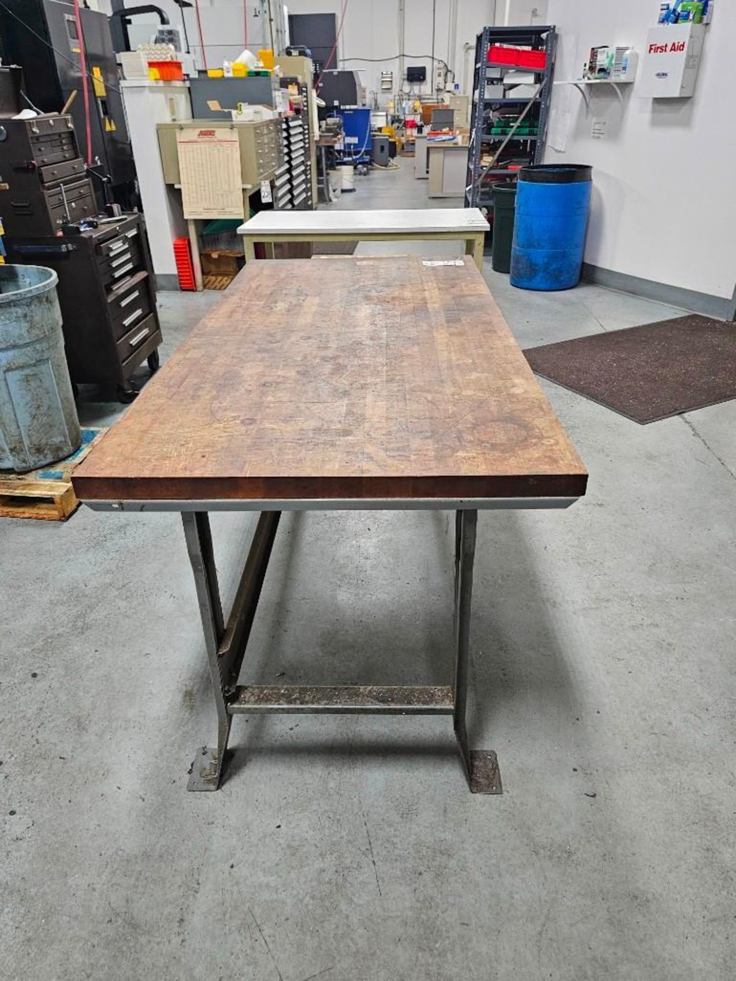 WOOD TABLE WORKBENCH WITH METAL LEGS - Image 2 of 4