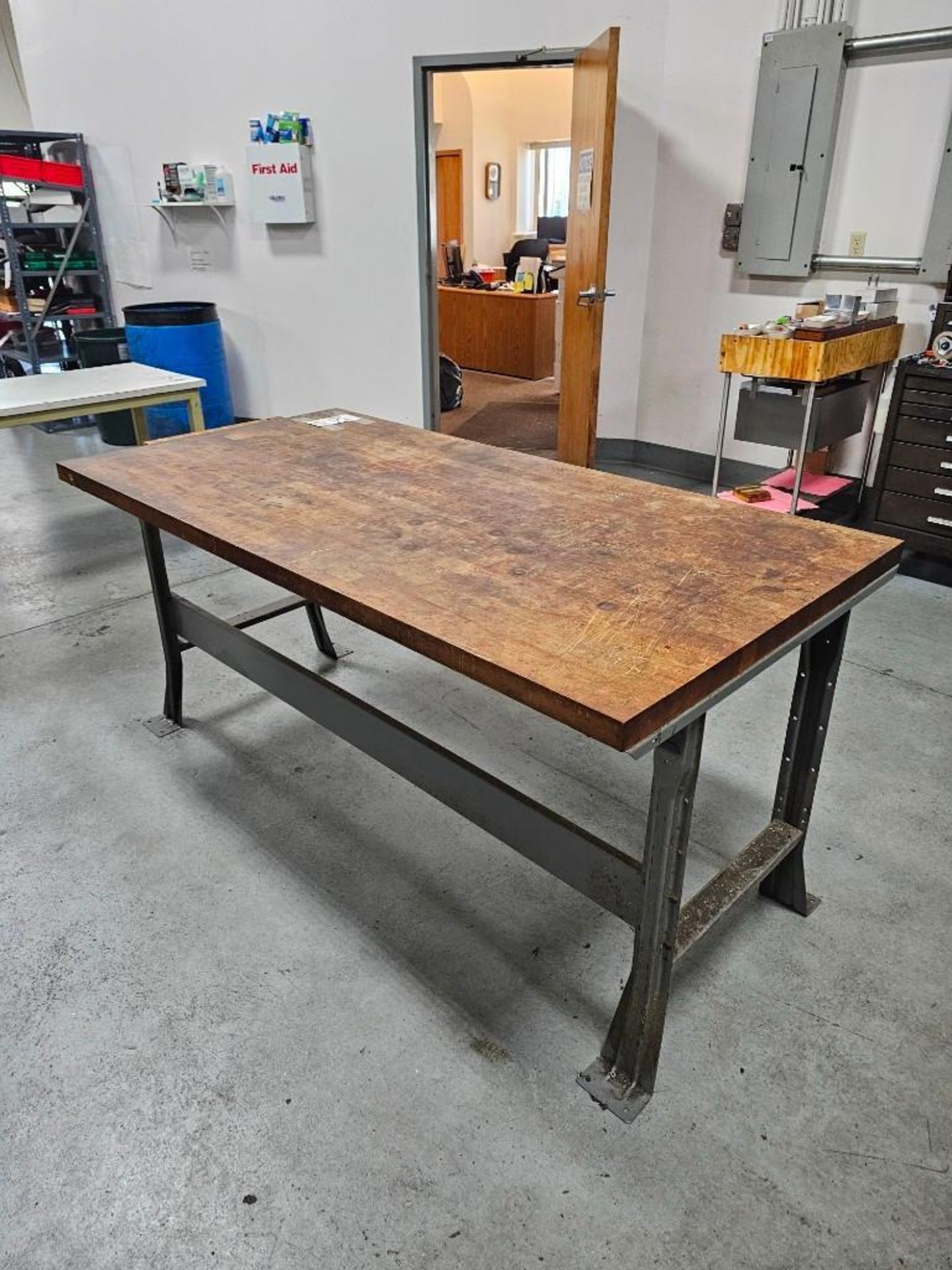 WOOD TABLE WORKBENCH WITH METAL LEGS - Image 3 of 4