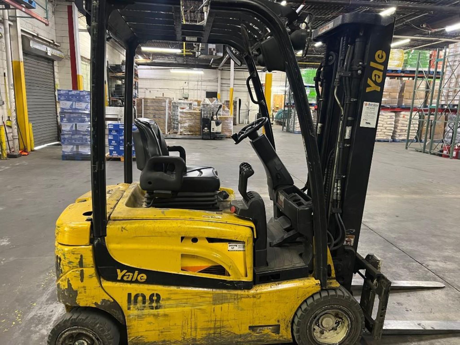 2014 YALE ERP040VFN36TE082 4,000 LBS ELECTRIC SIT DOWN FORKLIFT - Image 3 of 5