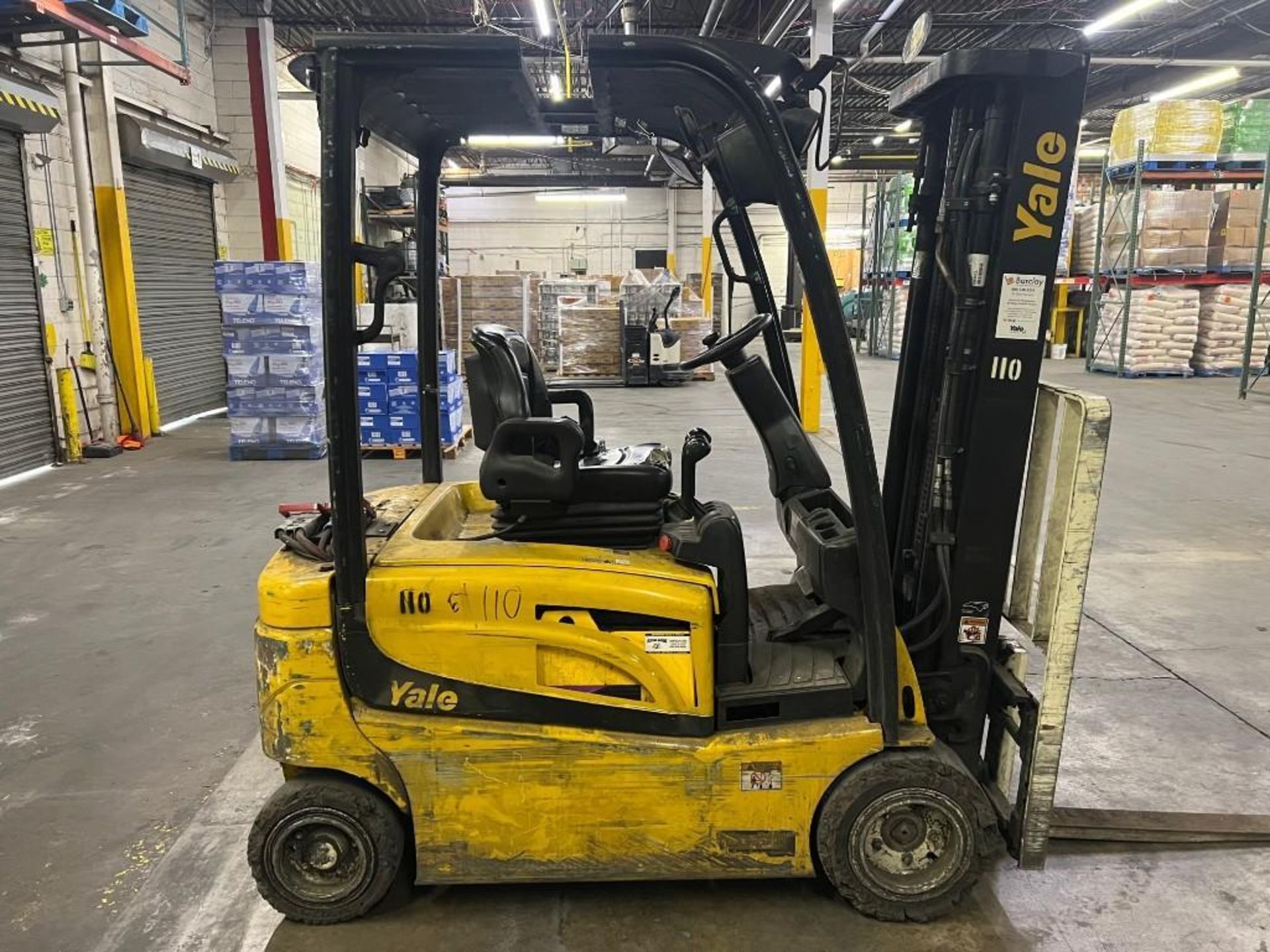 2015 YALE ERP040VFN36TE082 4,000 LBS ELECTRIC SIT DOWN FORKLIFT - Image 3 of 5