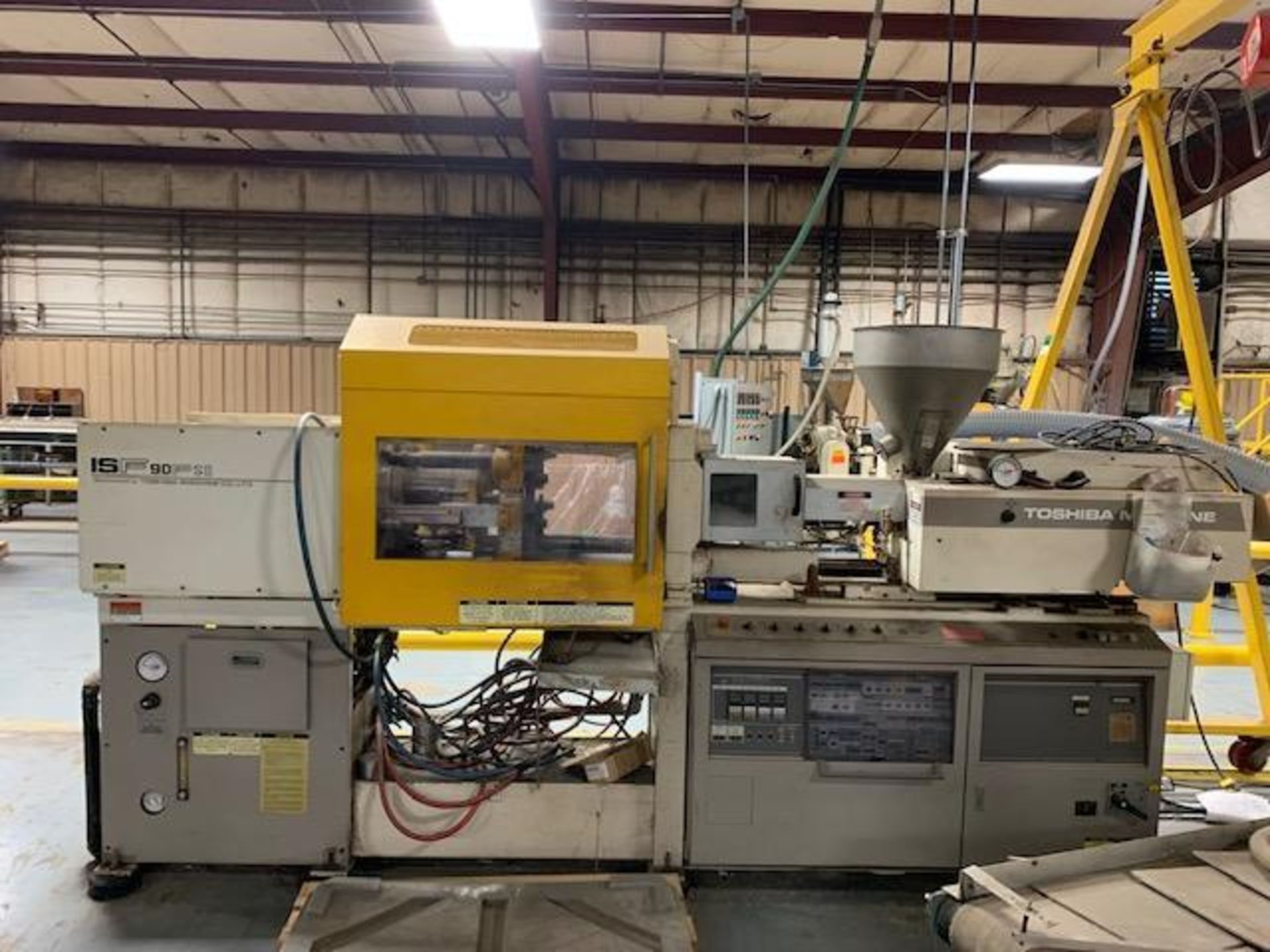 90 TON TOSHIBA ISF90PSII-2A, 1992 INJECTION MOLDING MACHINE - Image 3 of 8