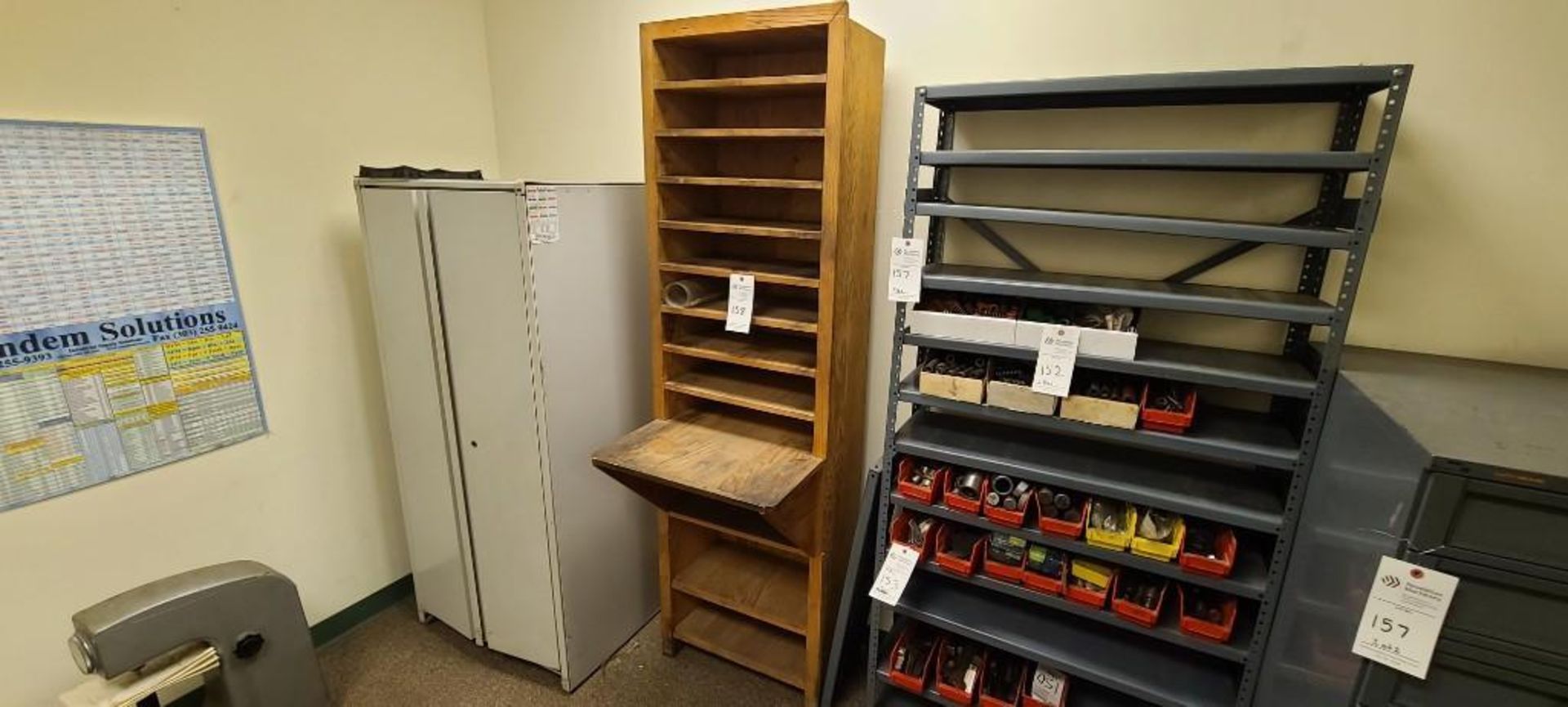 WOOD STANDING DESK SHELF (NO CONTENTS) - Image 2 of 2