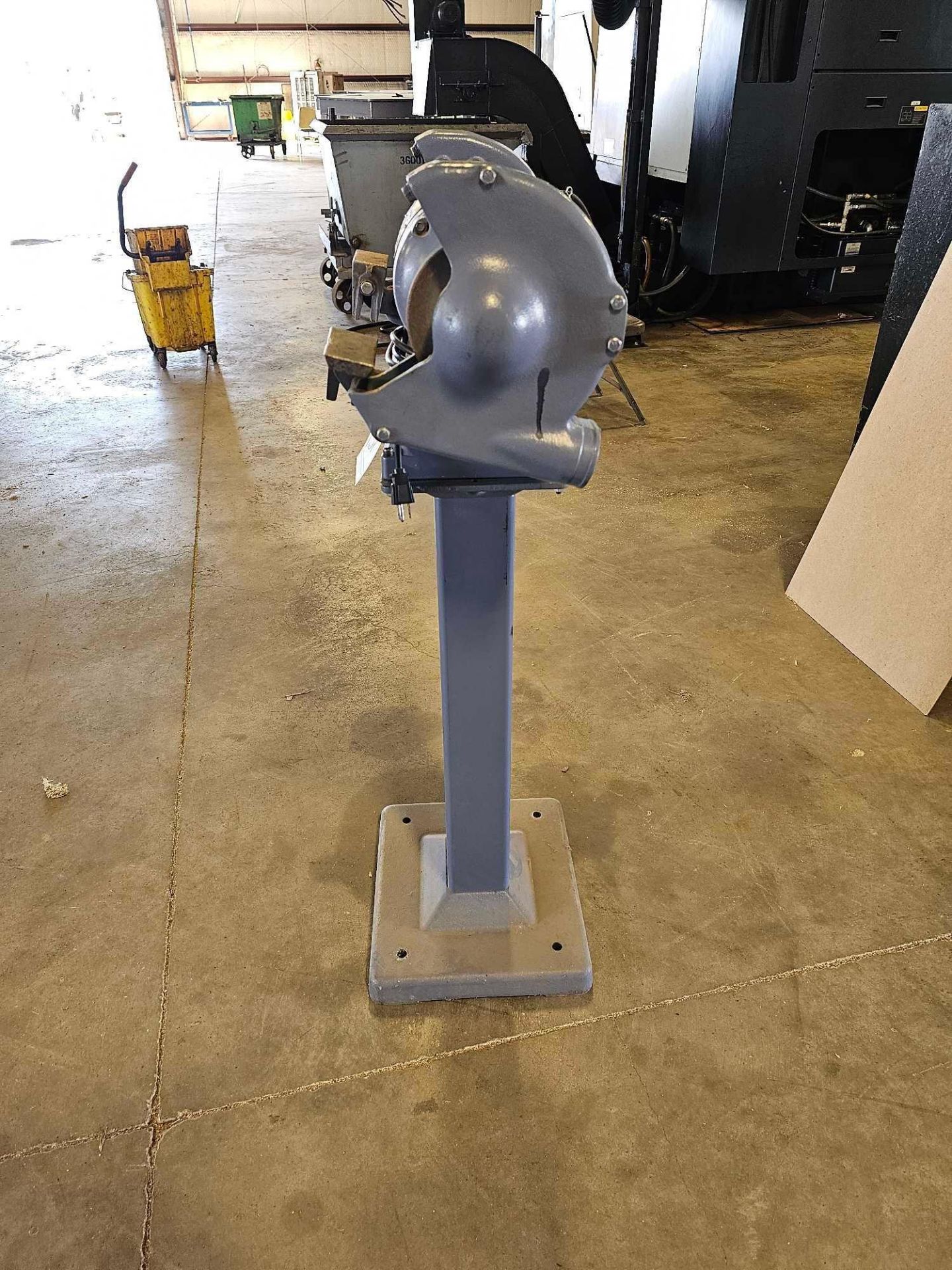 BALDOR 8" BUFFER/GRINDER WITH STAND - Image 2 of 7