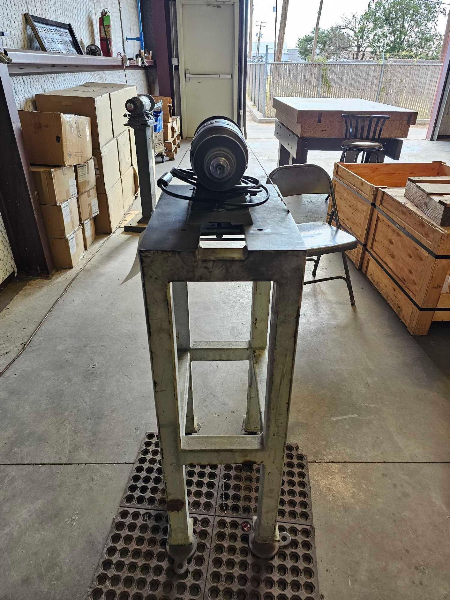 DELTA SHOPMASTER 6" BENCH GRINDER WITH STAND - Image 3 of 7